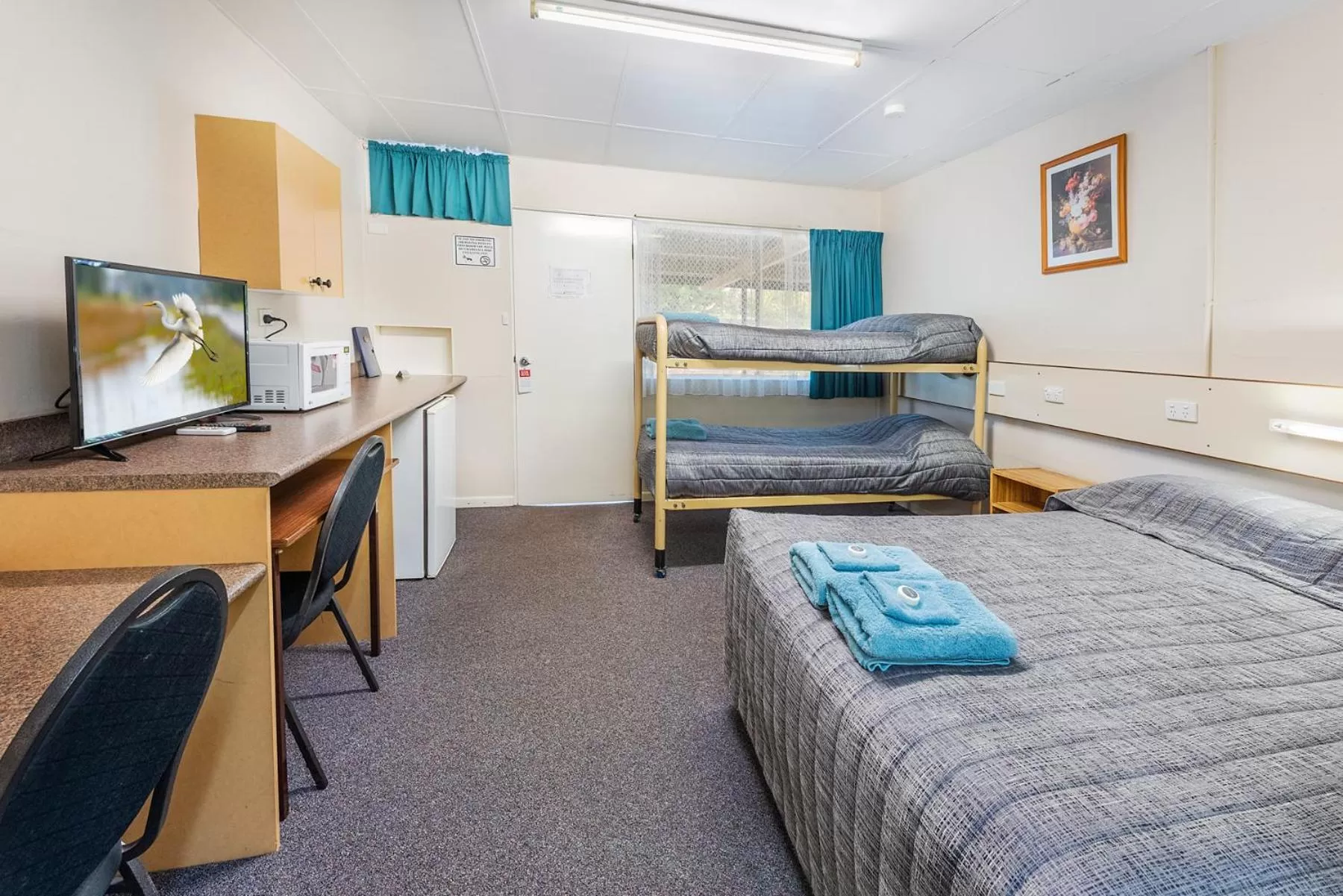 bunk bed, Bed in Roma Motel