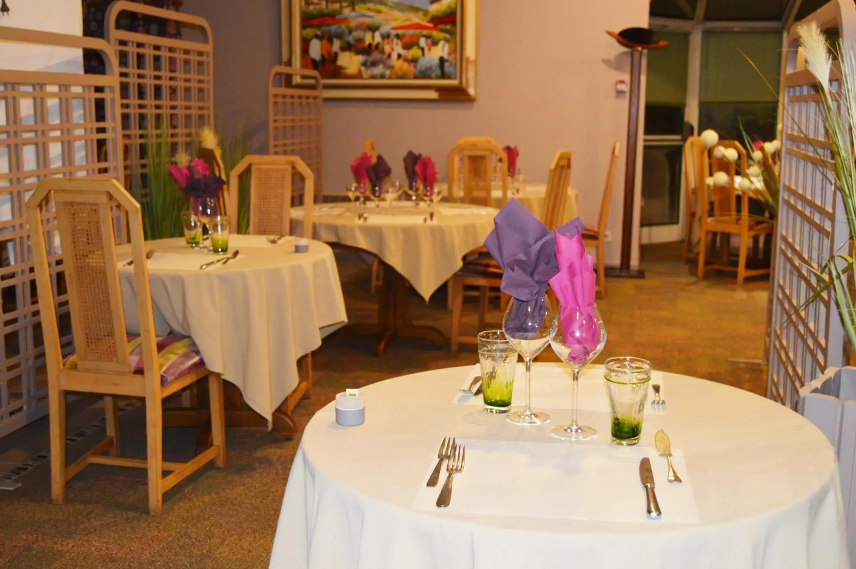 Restaurant/Places to Eat in Kyriad Hotel - Restaurant Carentan