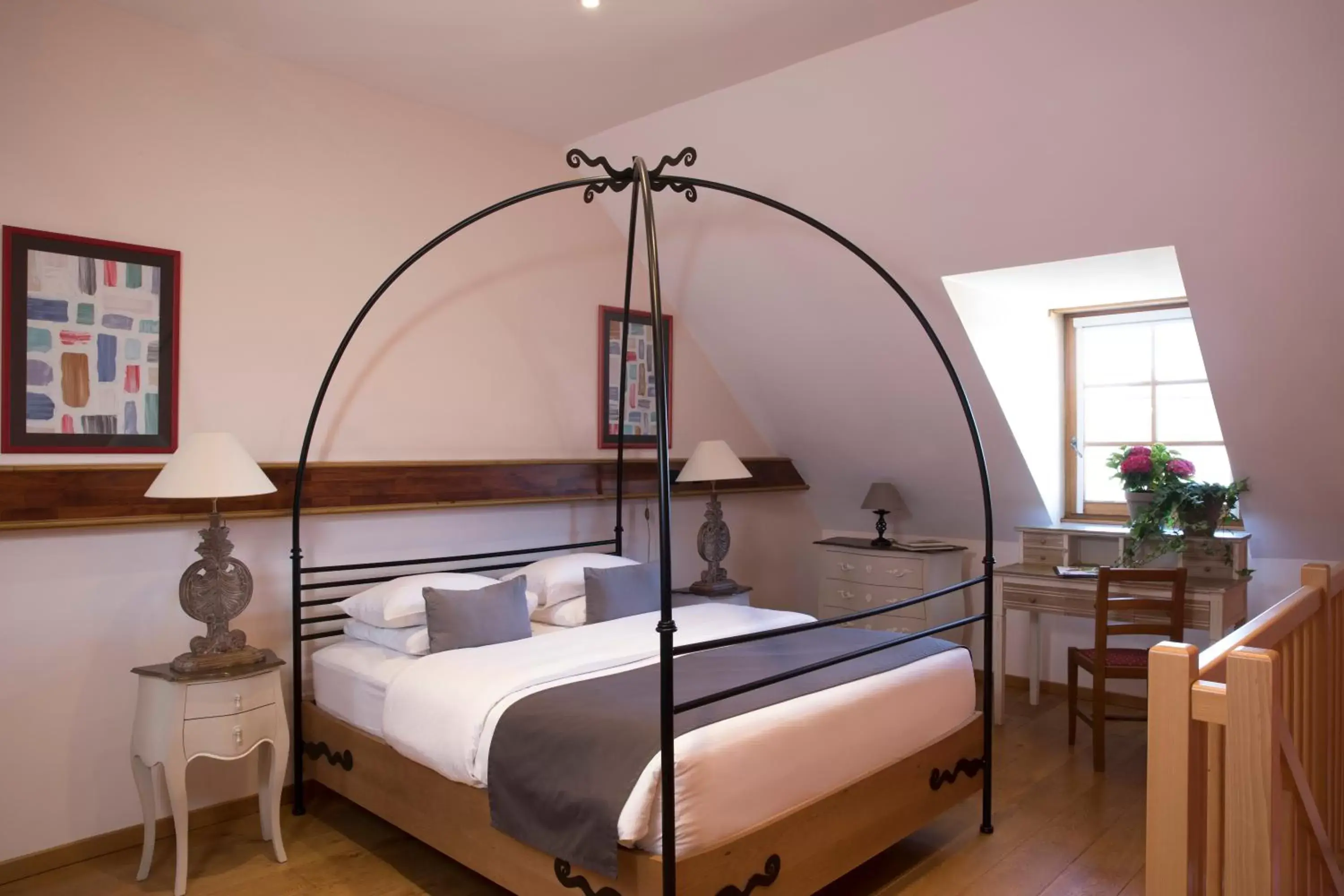 Bedroom, Bed in Hotel et Spa Le Lion d'Or