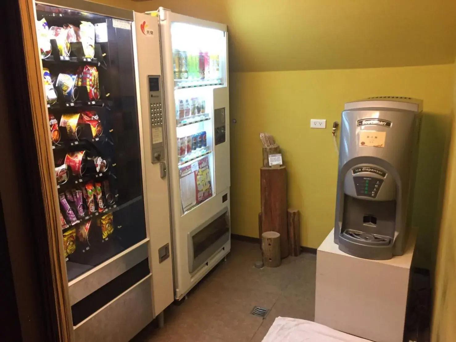 vending machine, Supermarket/Shops in Leofoo Resort Guanshi