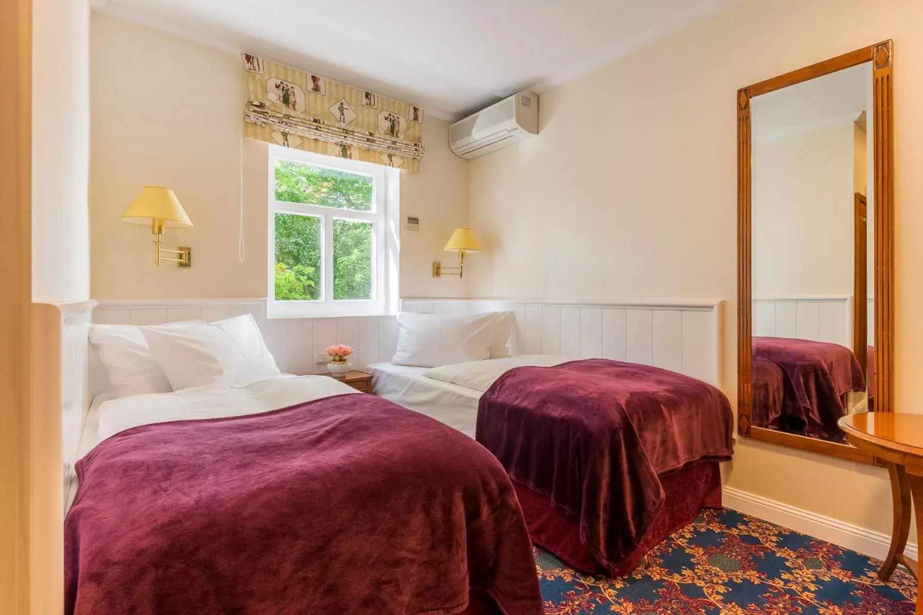 Photo of the whole room, Bed in Boutiquehotel Schloßpalais