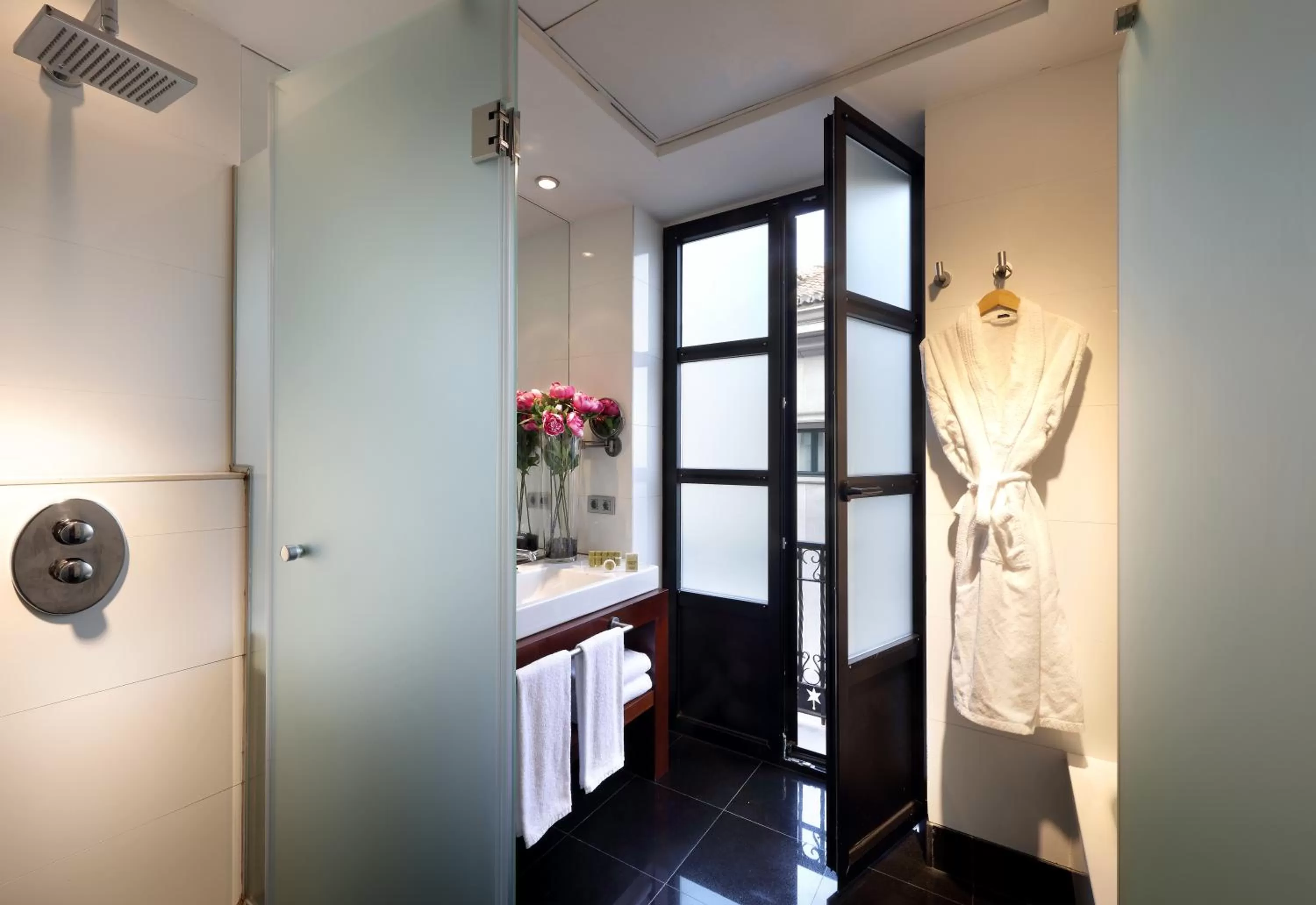 Toilet in Eurostars Gran Via