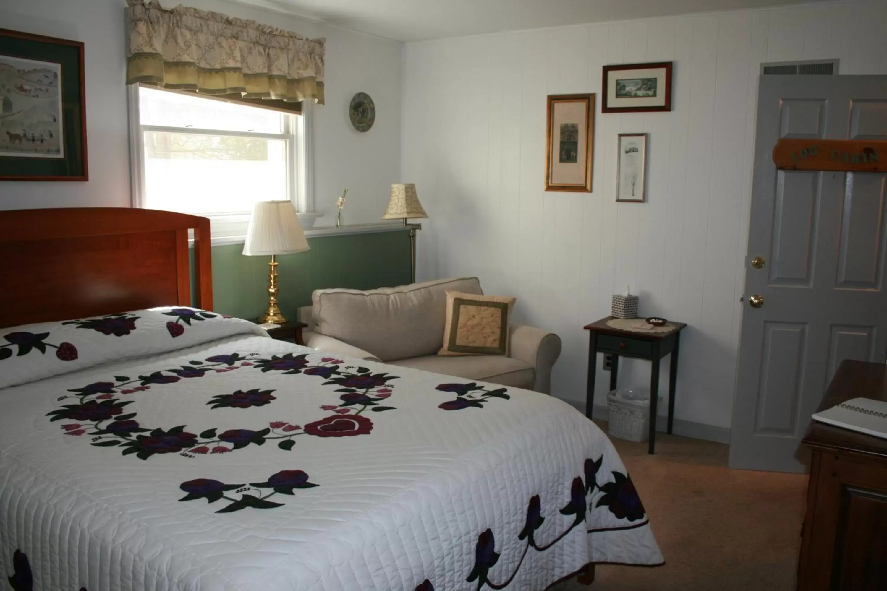 Seating area, Bed in Carriage Corner Bed & Breakfast