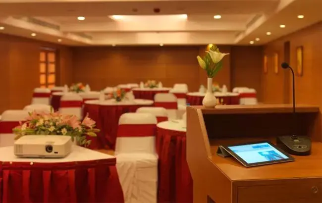 Banquet/Function facilities in Goldfinch Retreat Bangalore