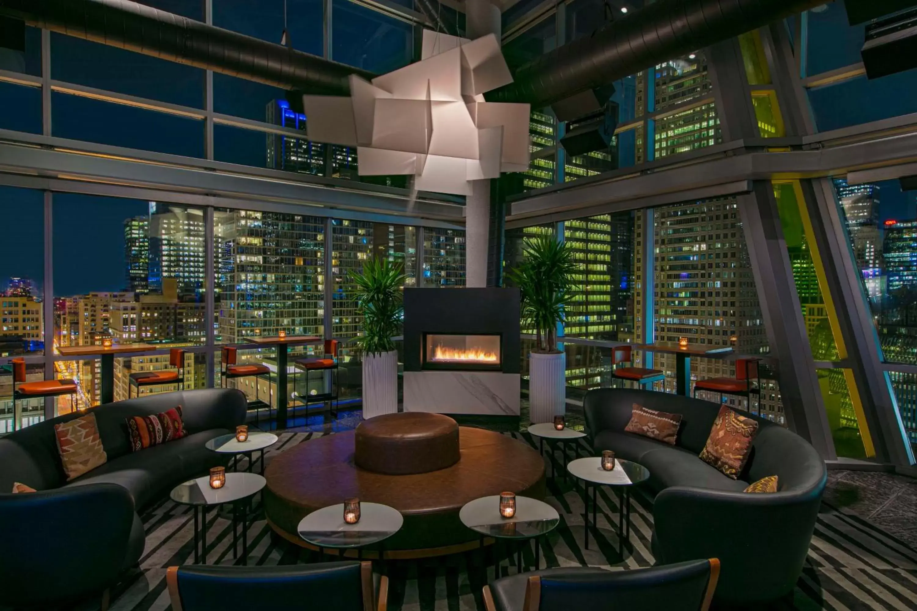 Restaurant/places to eat, Lounge/Bar in theWit Chicago, a Hilton Hotel