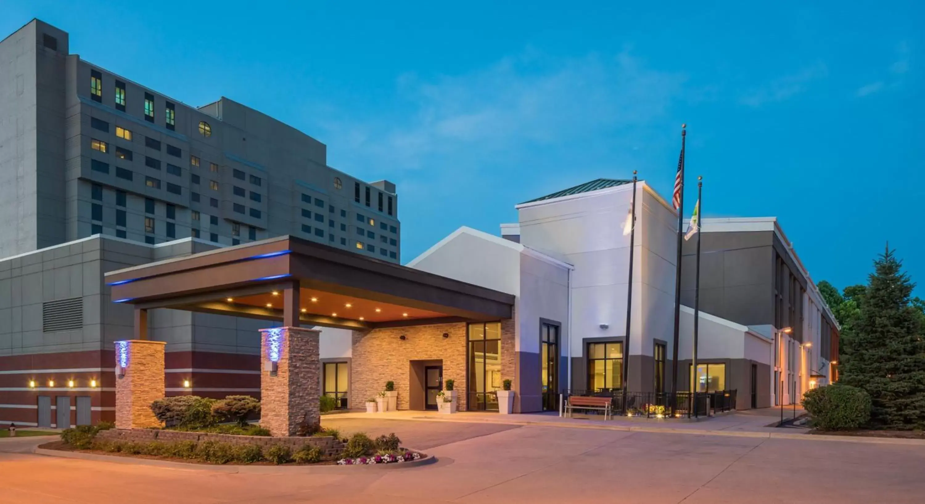 Property building in Holiday Inn Express & Suites Springfield, an IHG Hotel