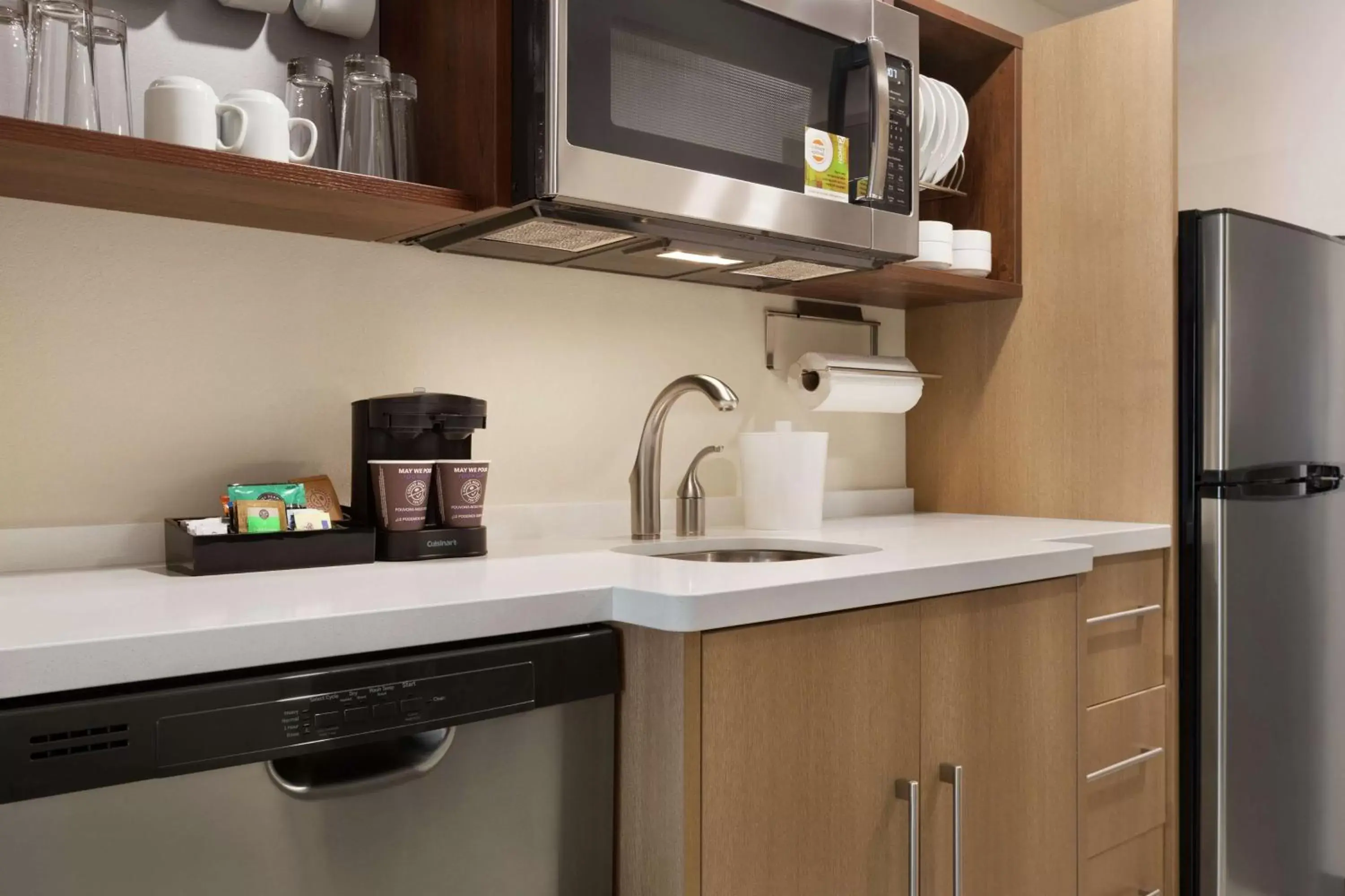 Kitchen or kitchenette, Kitchen/Kitchenette in Home2 Suites By Hilton Portland Airport