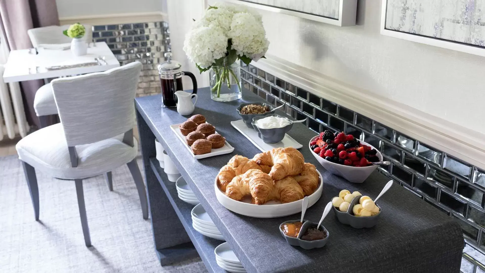 Breakfast in 33 Main Breakfast in 33 Main