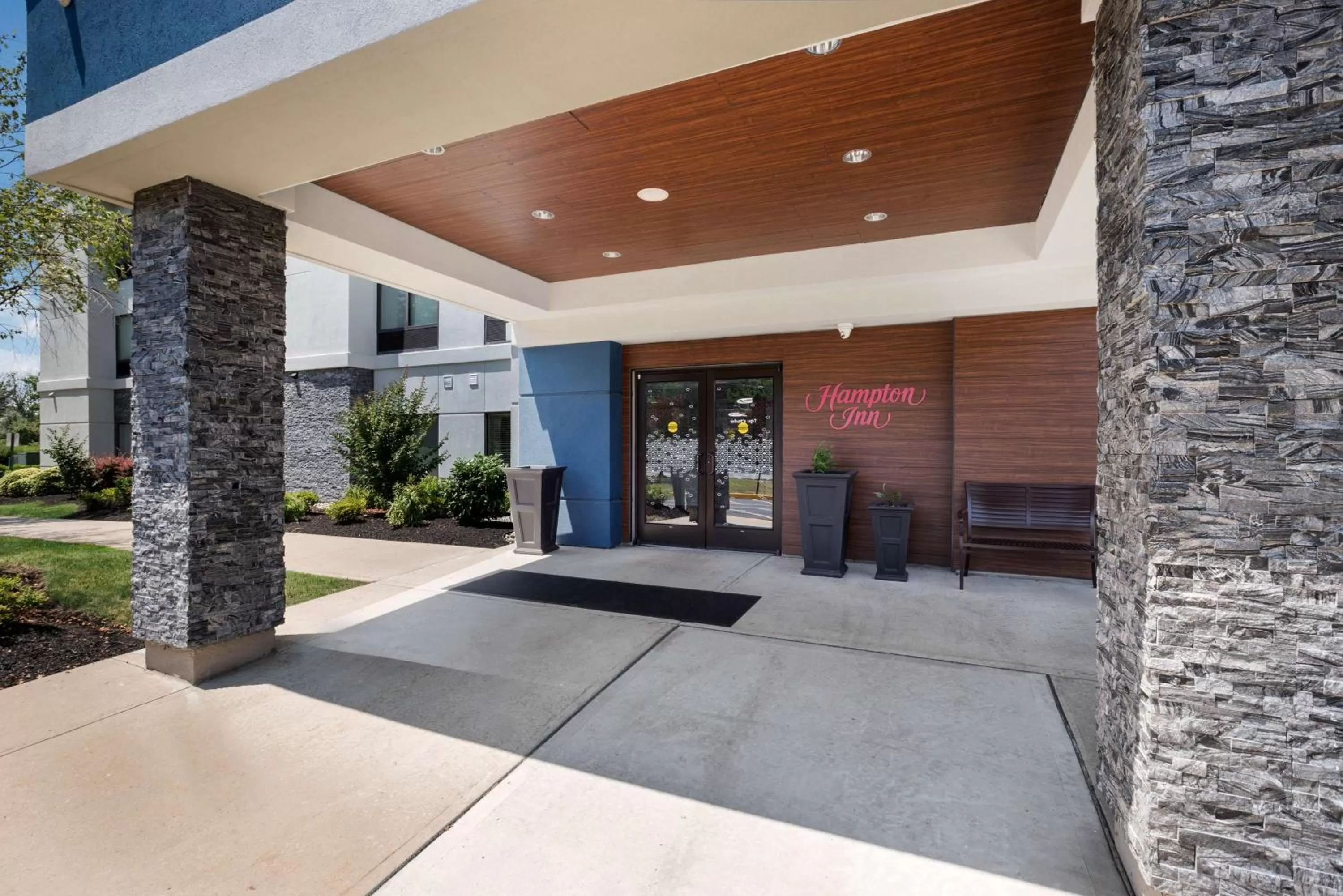 Property building in Hampton Inn Princeton