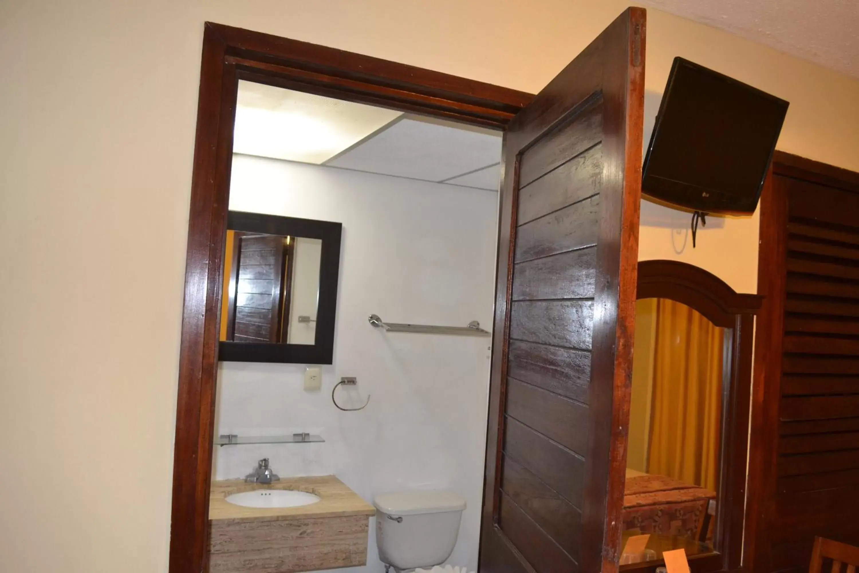 Photo of the whole room, Bathroom in Hotel Parador