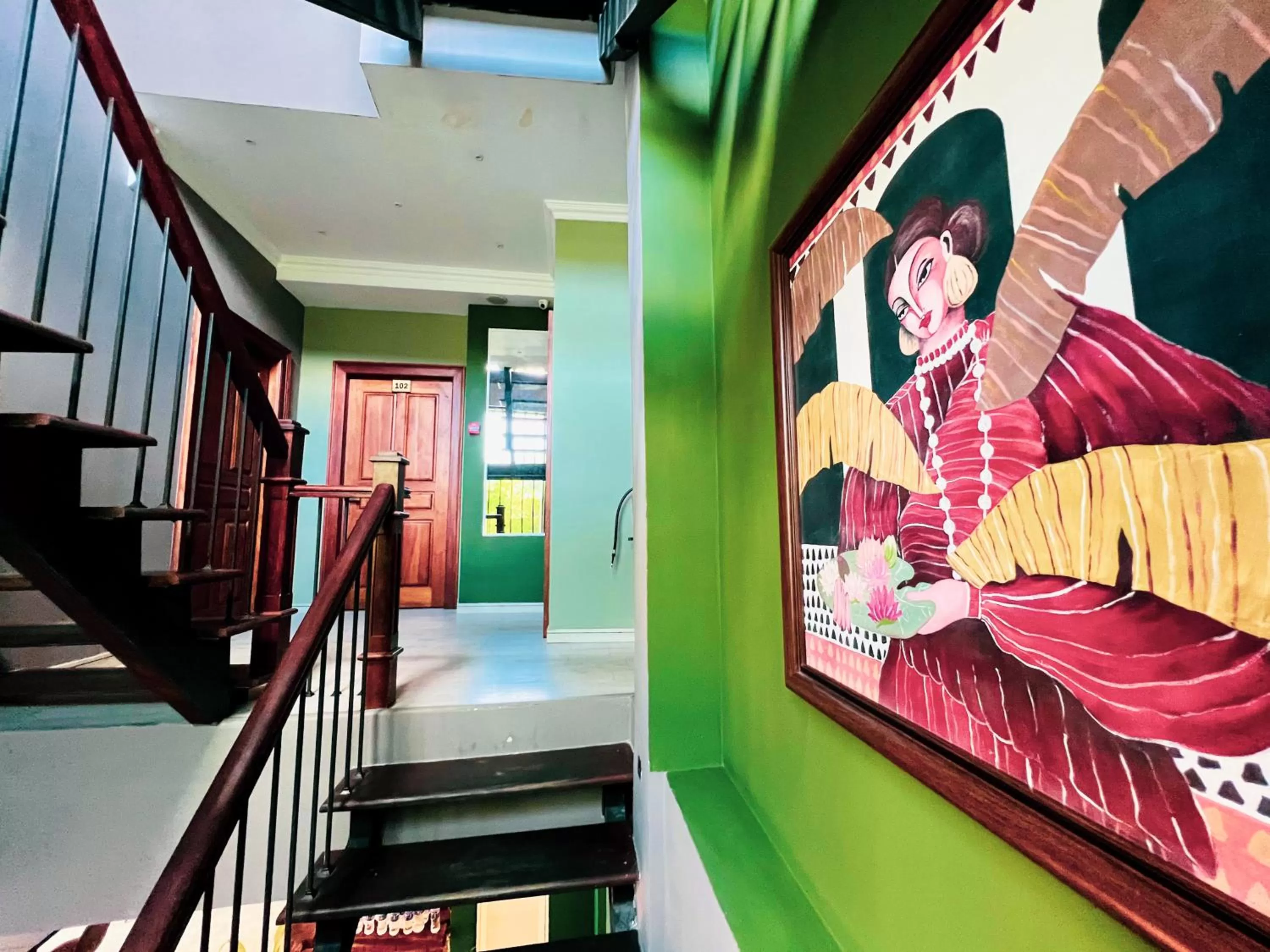 Seating area in Bed Station 210