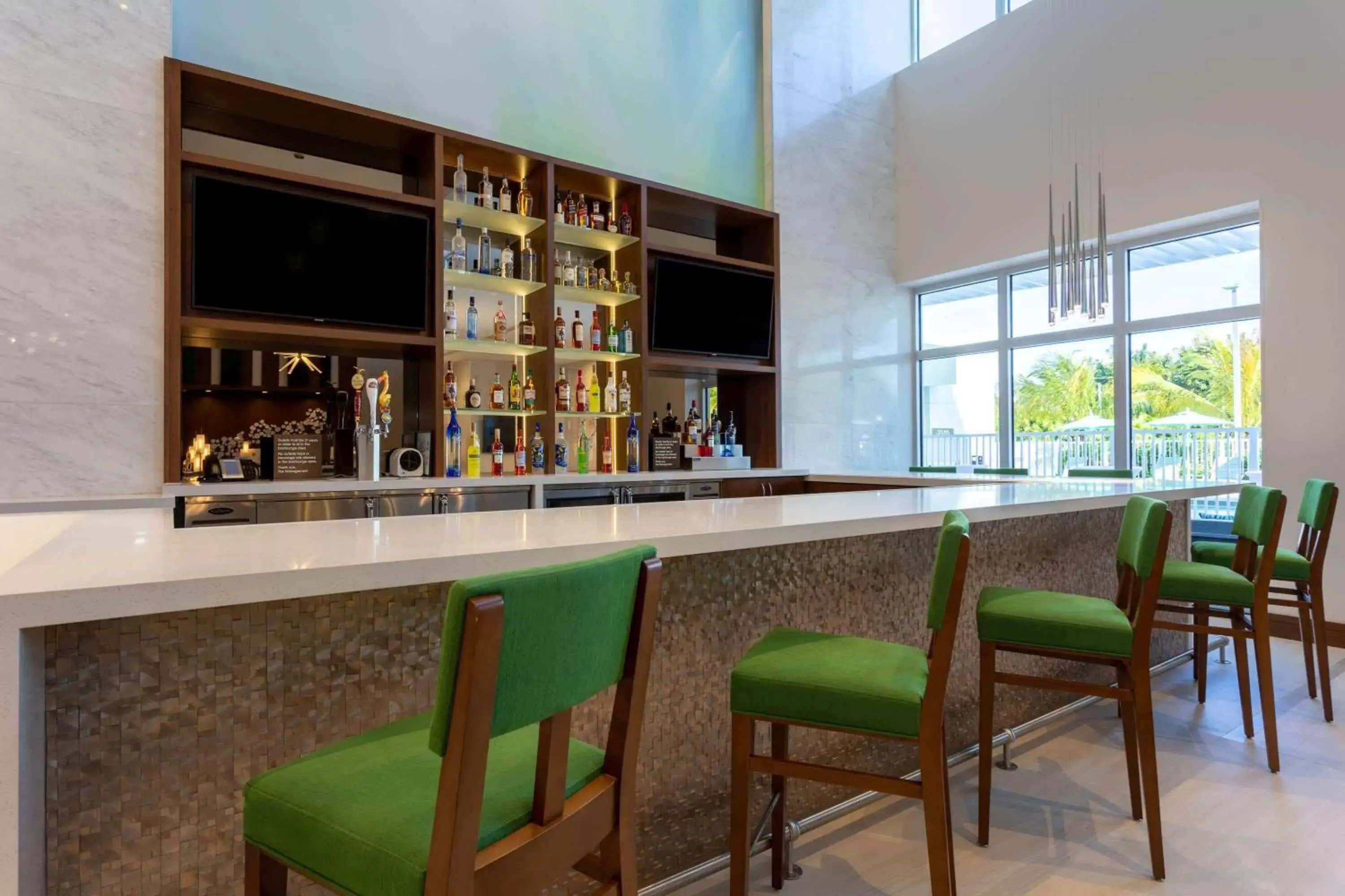 Lounge or bar, Lounge/Bar in Wyndham Garden Miami International Airport