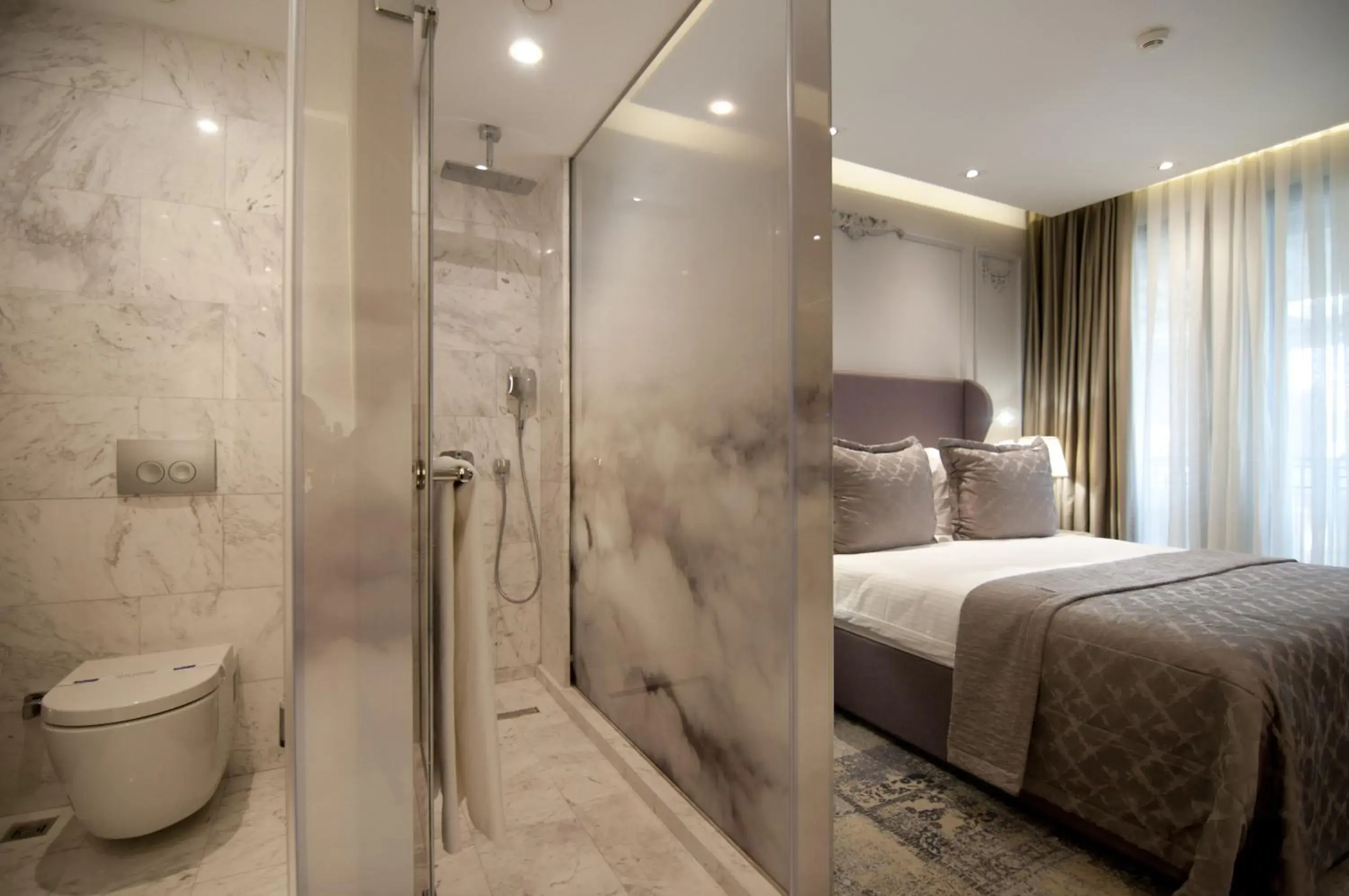 Shower in TK Taxim Bosphorus Hotel