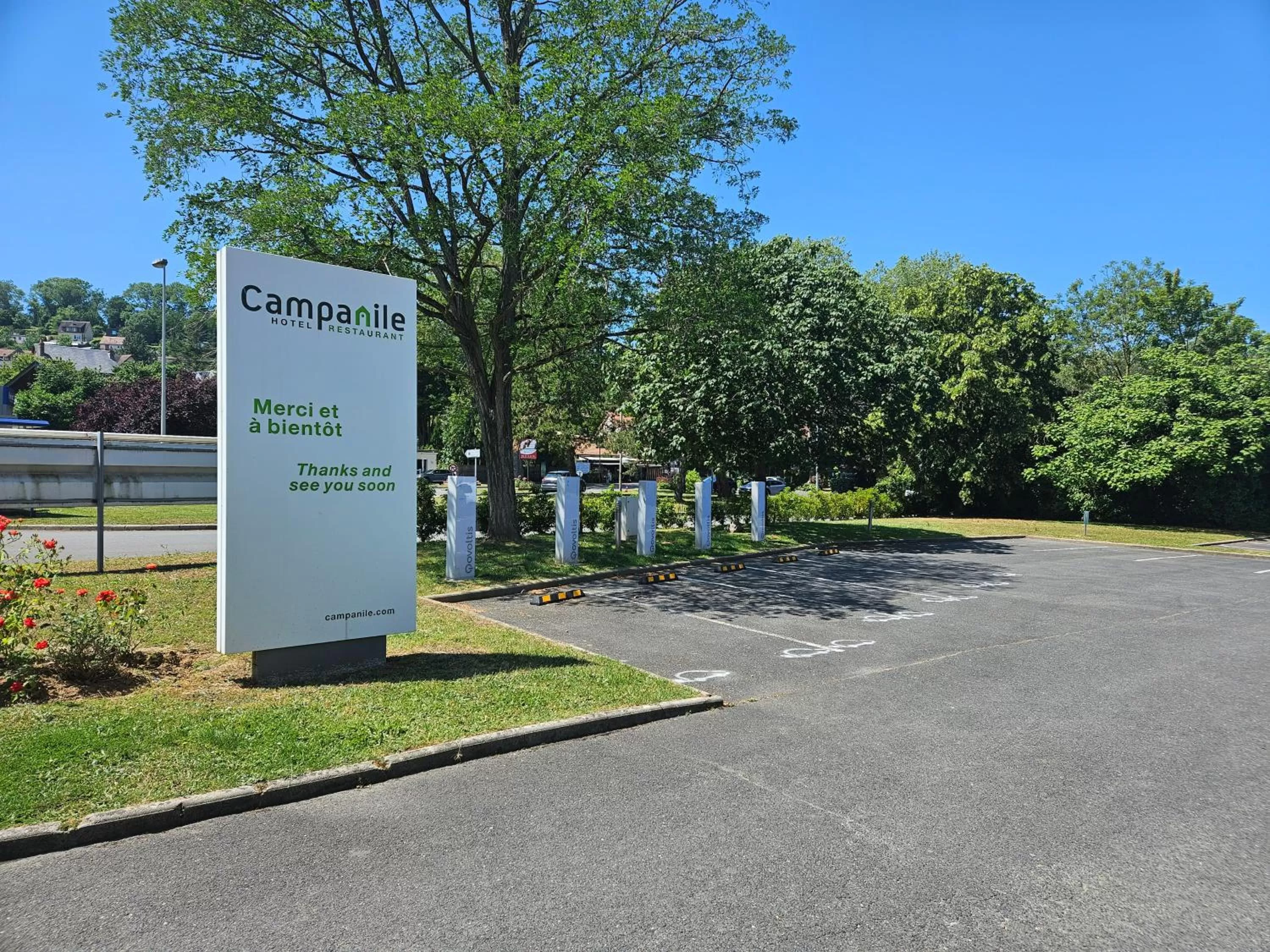 Parking in Campanile Deauville Saint-Arnoult
