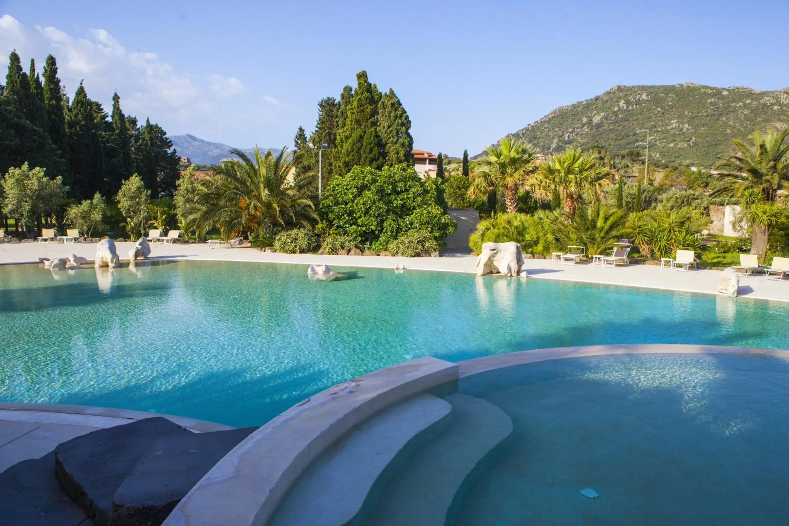 Swimming Pool in Tartheshotel