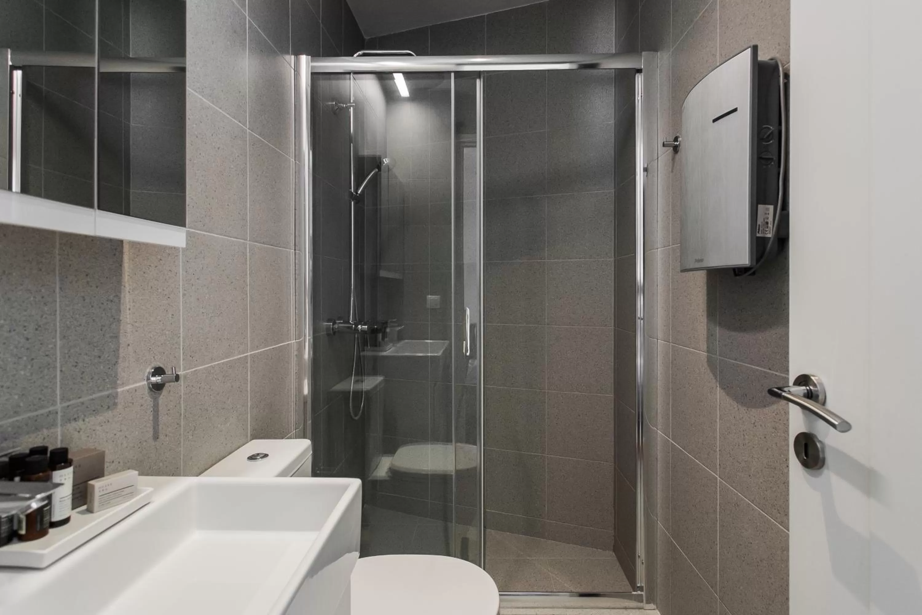 Bathroom in ZOIA The Hill by UPSTREET