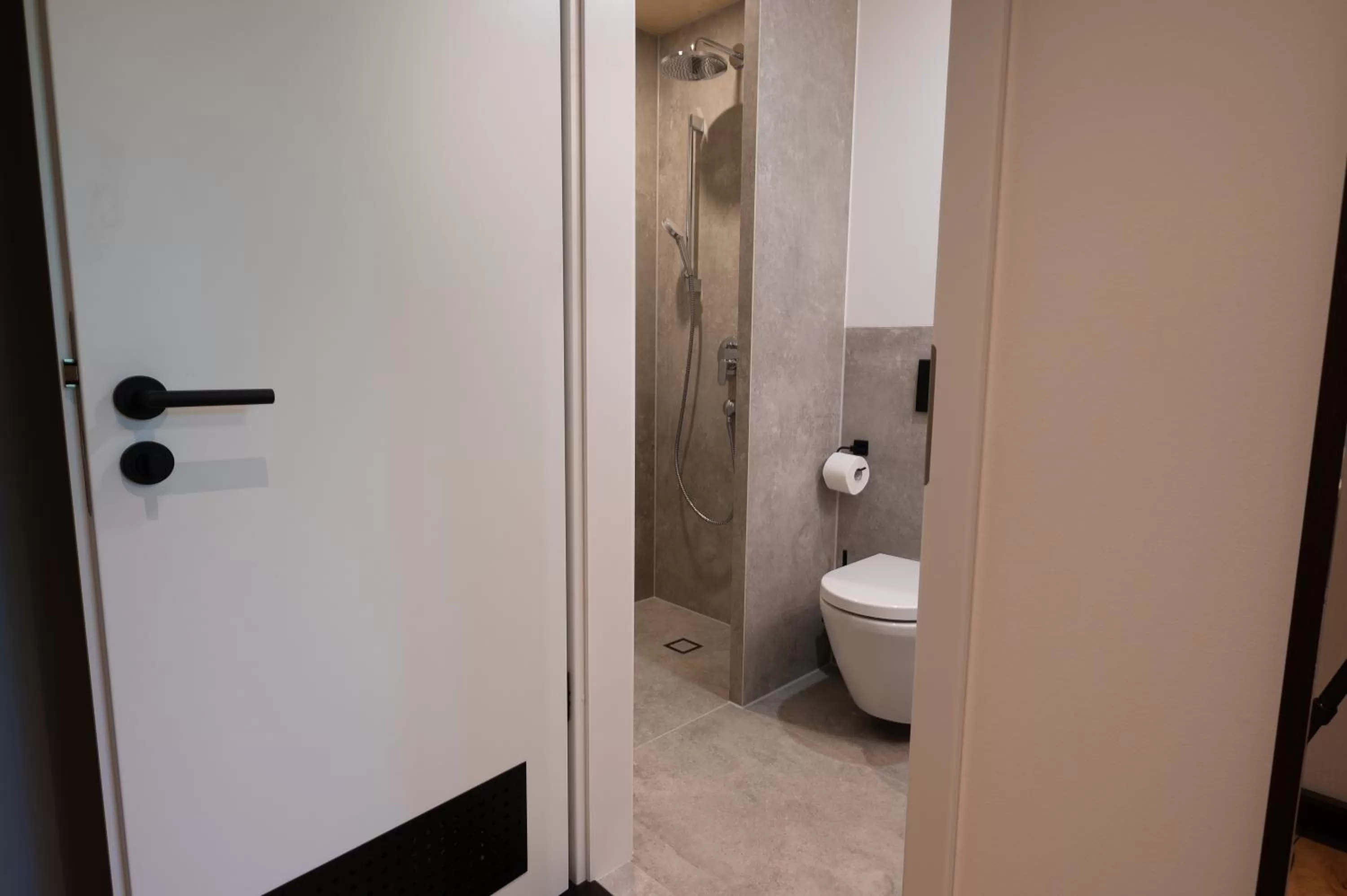 Bathroom in LANDHOTEL ALTE ZOLLSTATION- Historical Building