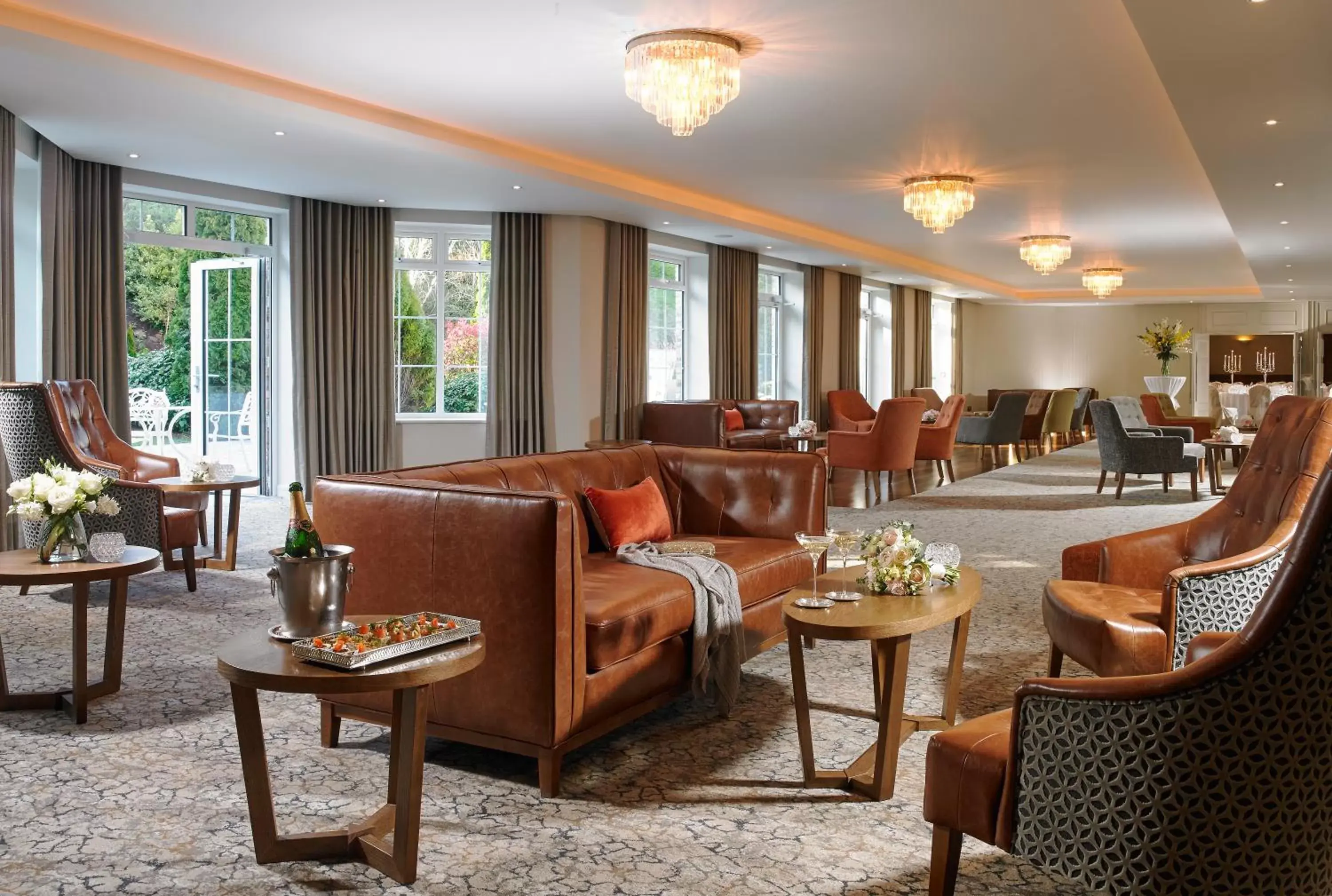 Lounge or bar in Hodson Bay Hotel