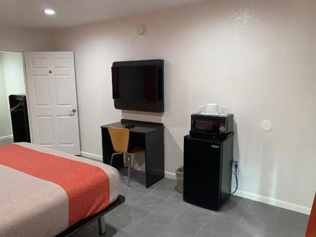 TV/Entertainment Center in Motel 6 Englewood