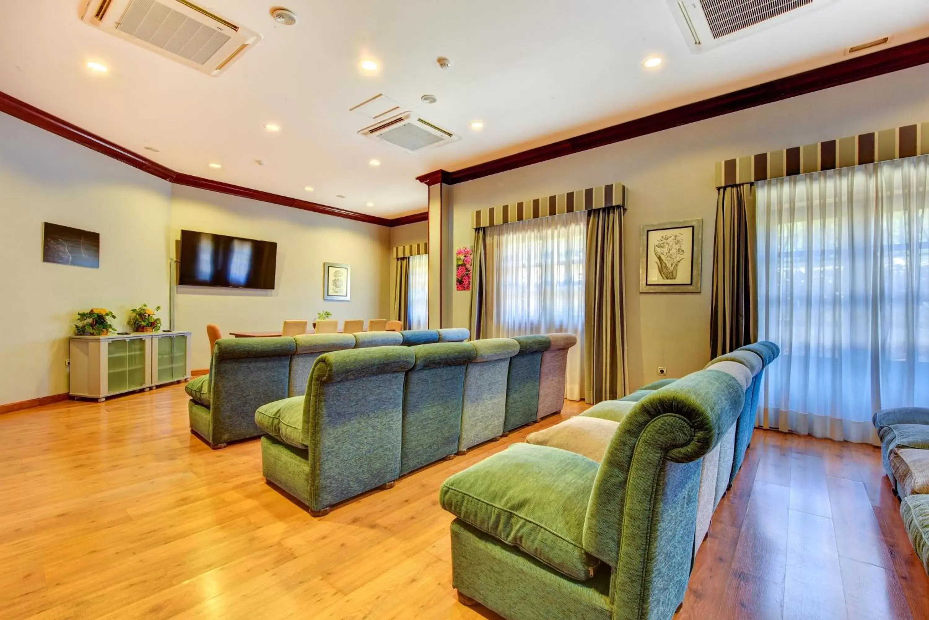 Communal lounge/ TV room, Seating Area in Hotel Spa Villalba