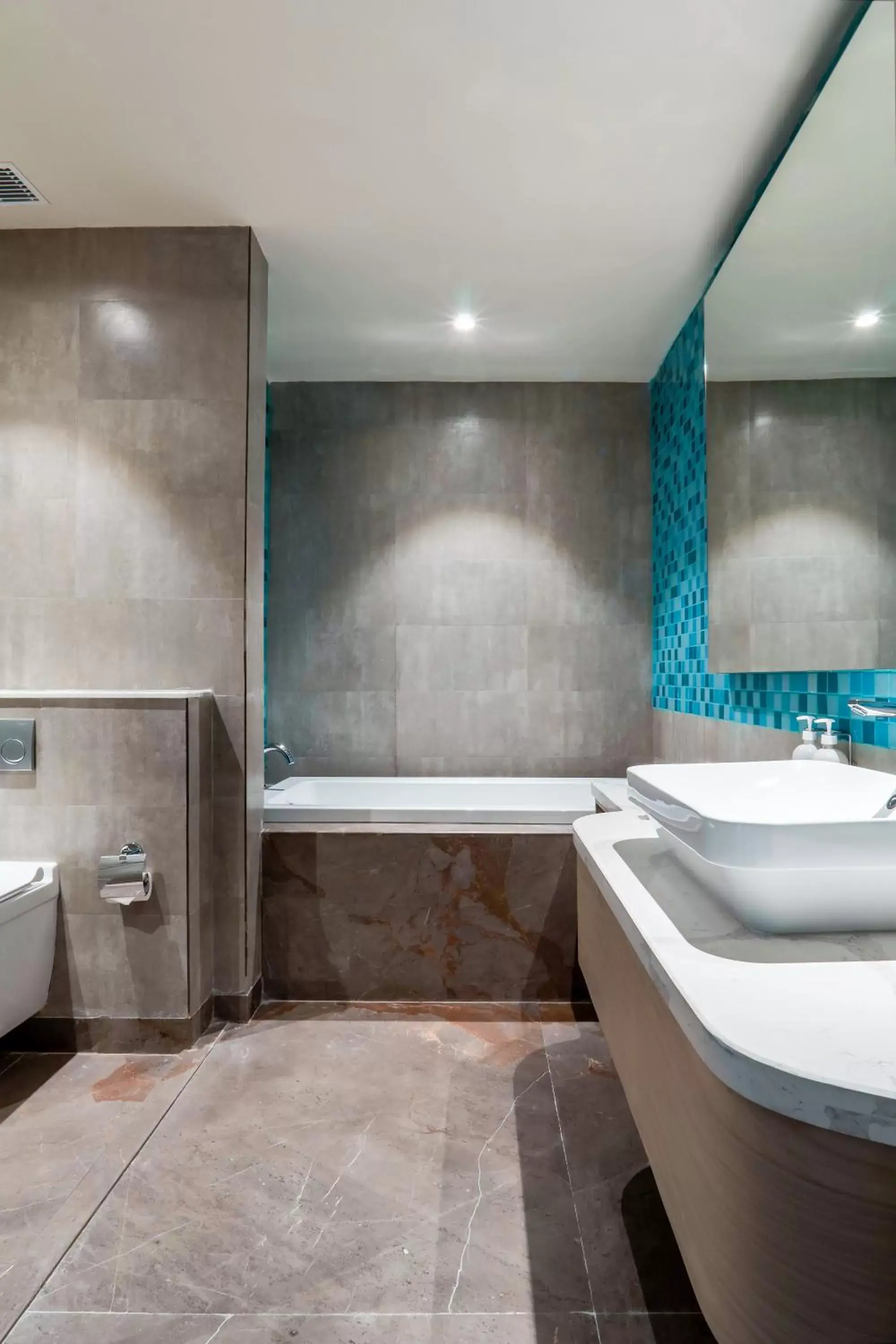 Hot Tub, Bathroom in Holiday Inn Katra Vaishno Devi, an IHG Hotel