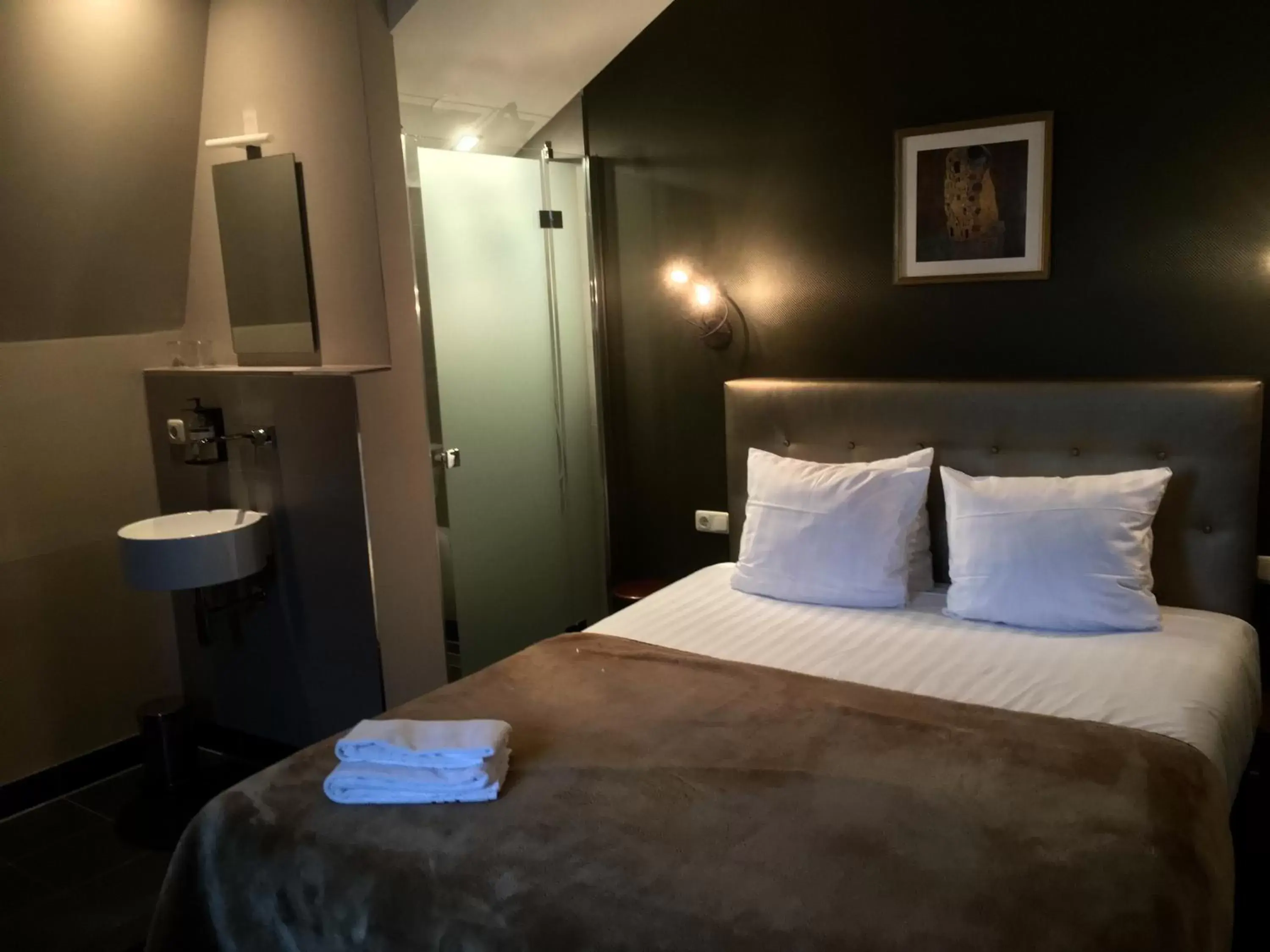 Bathroom, Bed in Boutique Hotel Grote Gracht