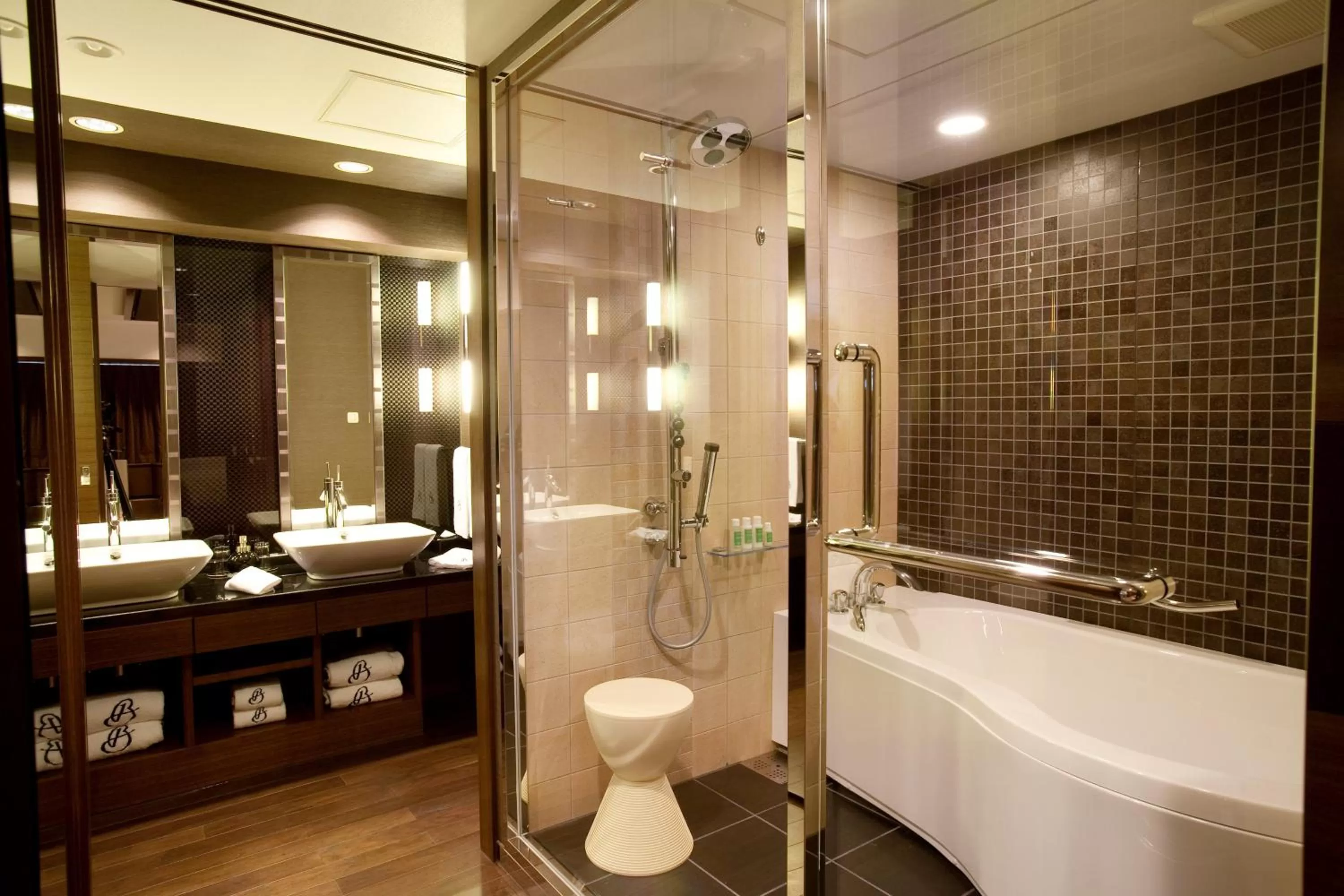 Shower in Kyoto Brighton Hotel