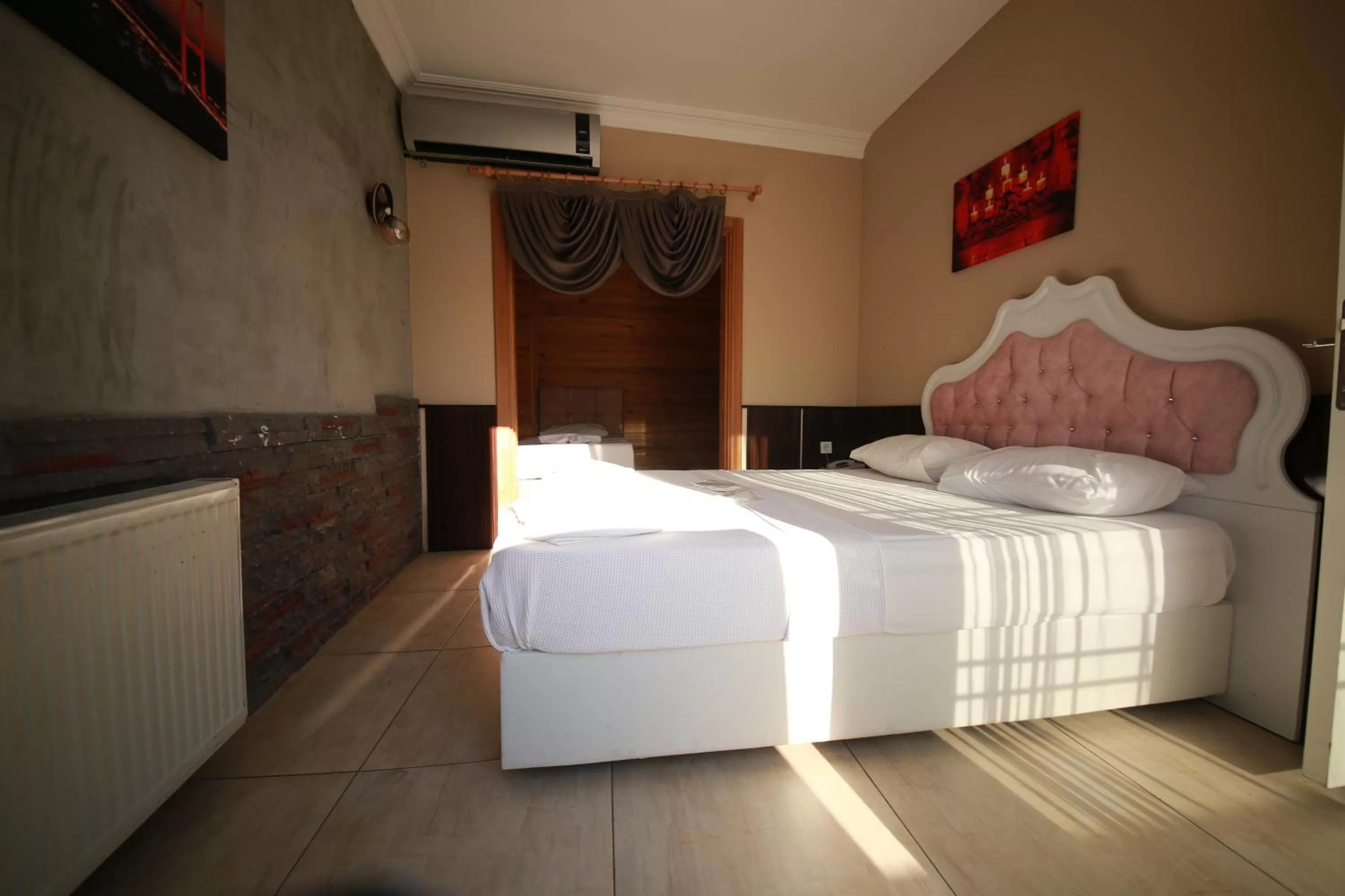 Bed in Royal Palace Hotel