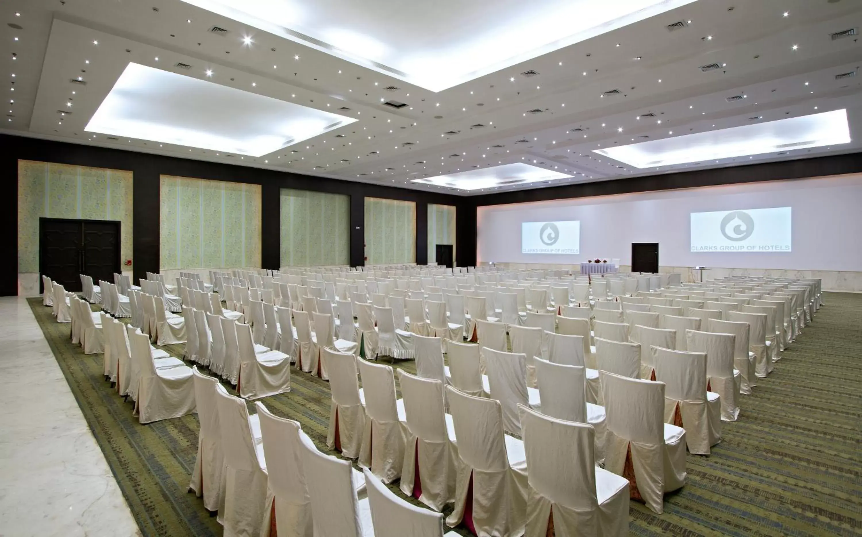 Banquet/Function facilities in Clarks Amer