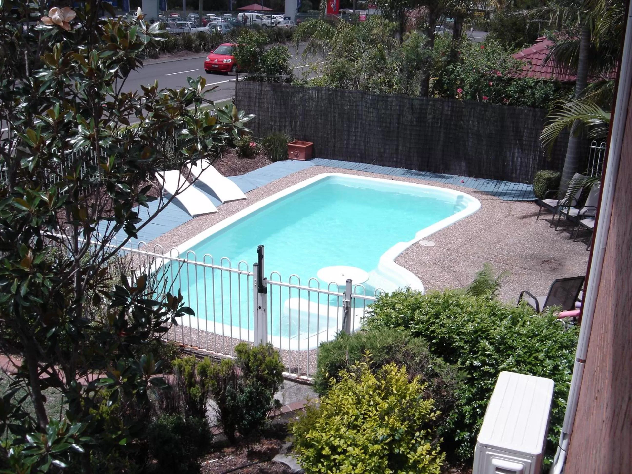 Swimming pool in Avaleen Lodge Motor Inn