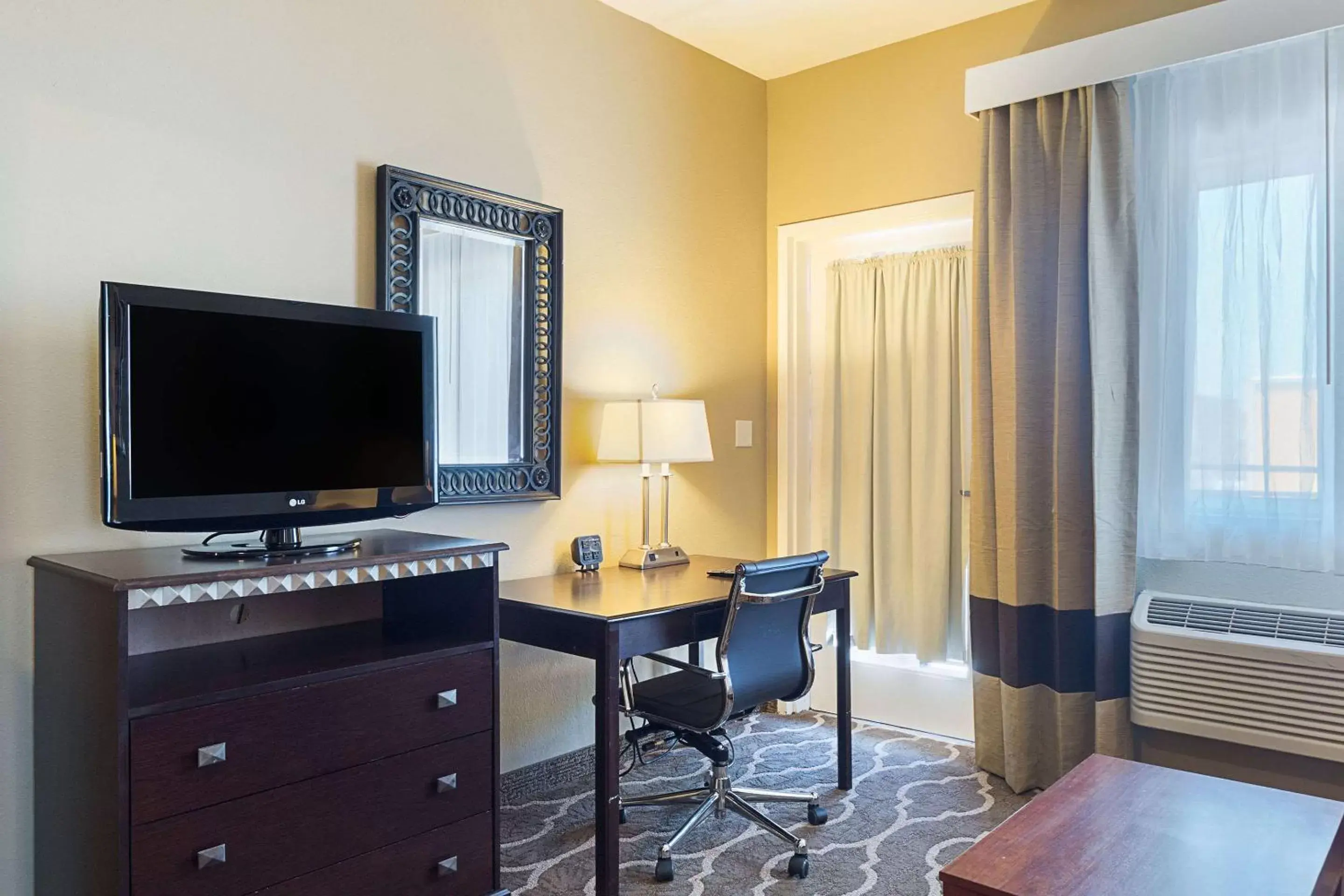 TV and multimedia, TV/Entertainment Center in Comfort Suites Beachside