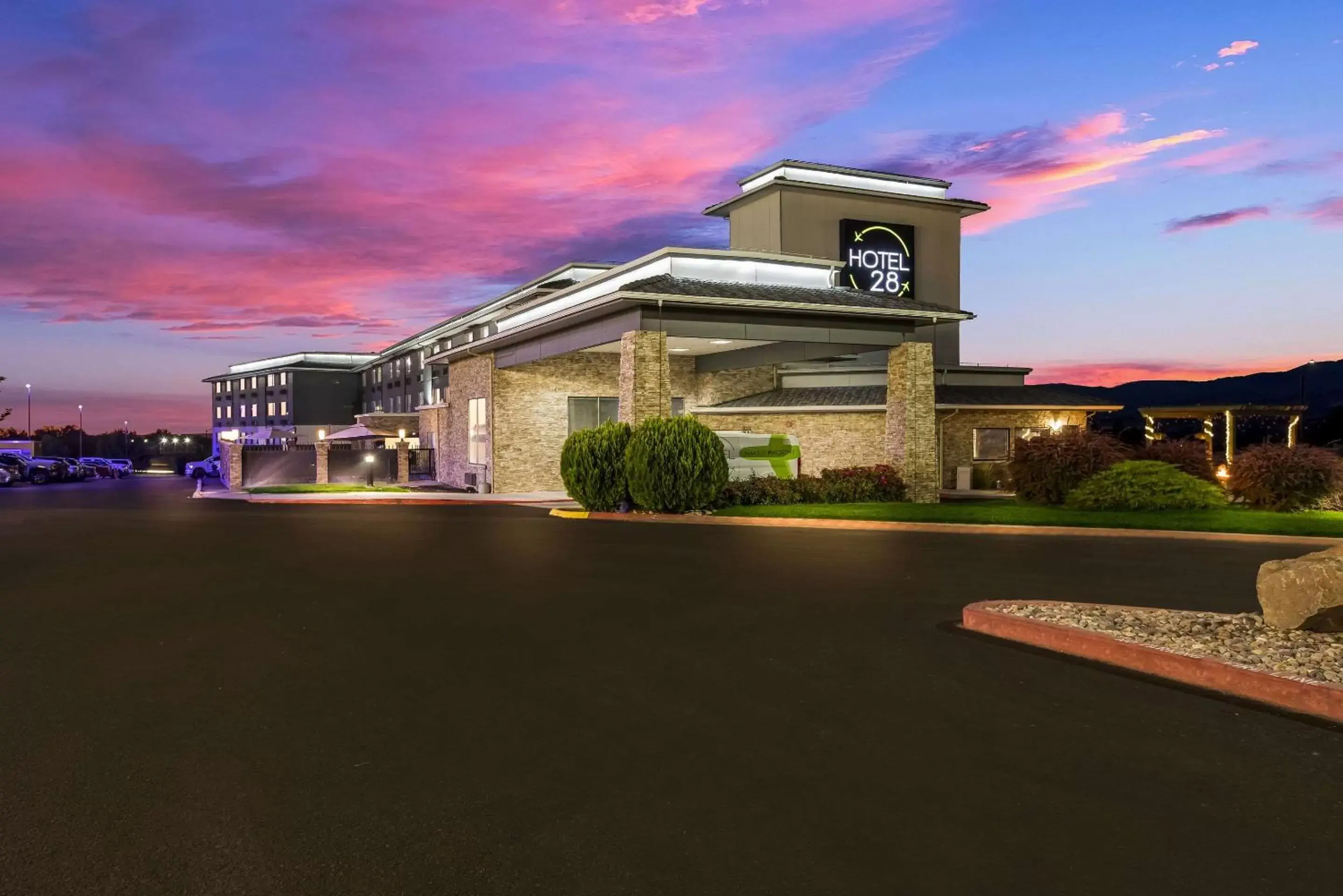 Property Building in Hotel 28 Boise Airport, Ascend Hotel Collection