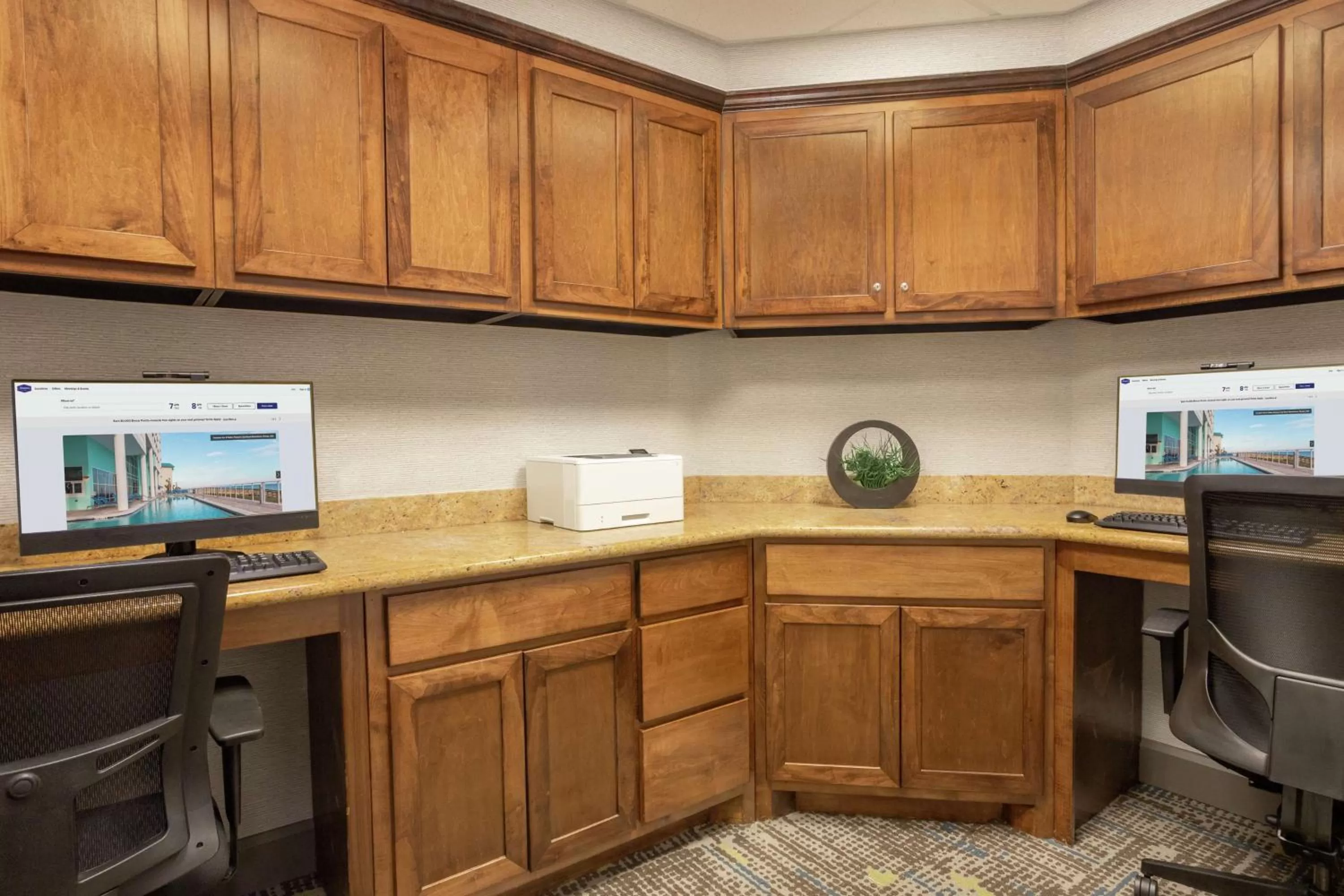 Business facilities in Hampton Inn & Suites Pine Bluff