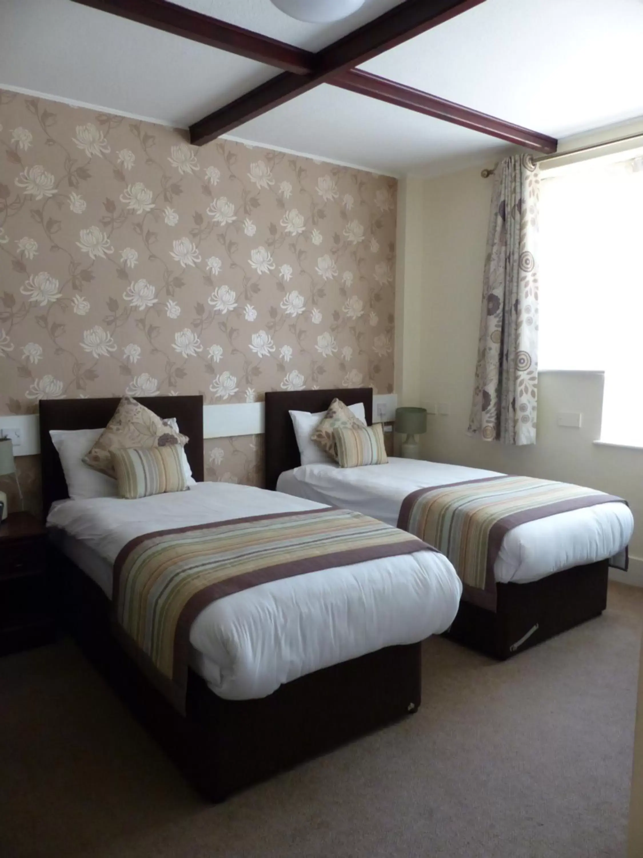 Photo of the whole room, Bed in Farnham House Hotel