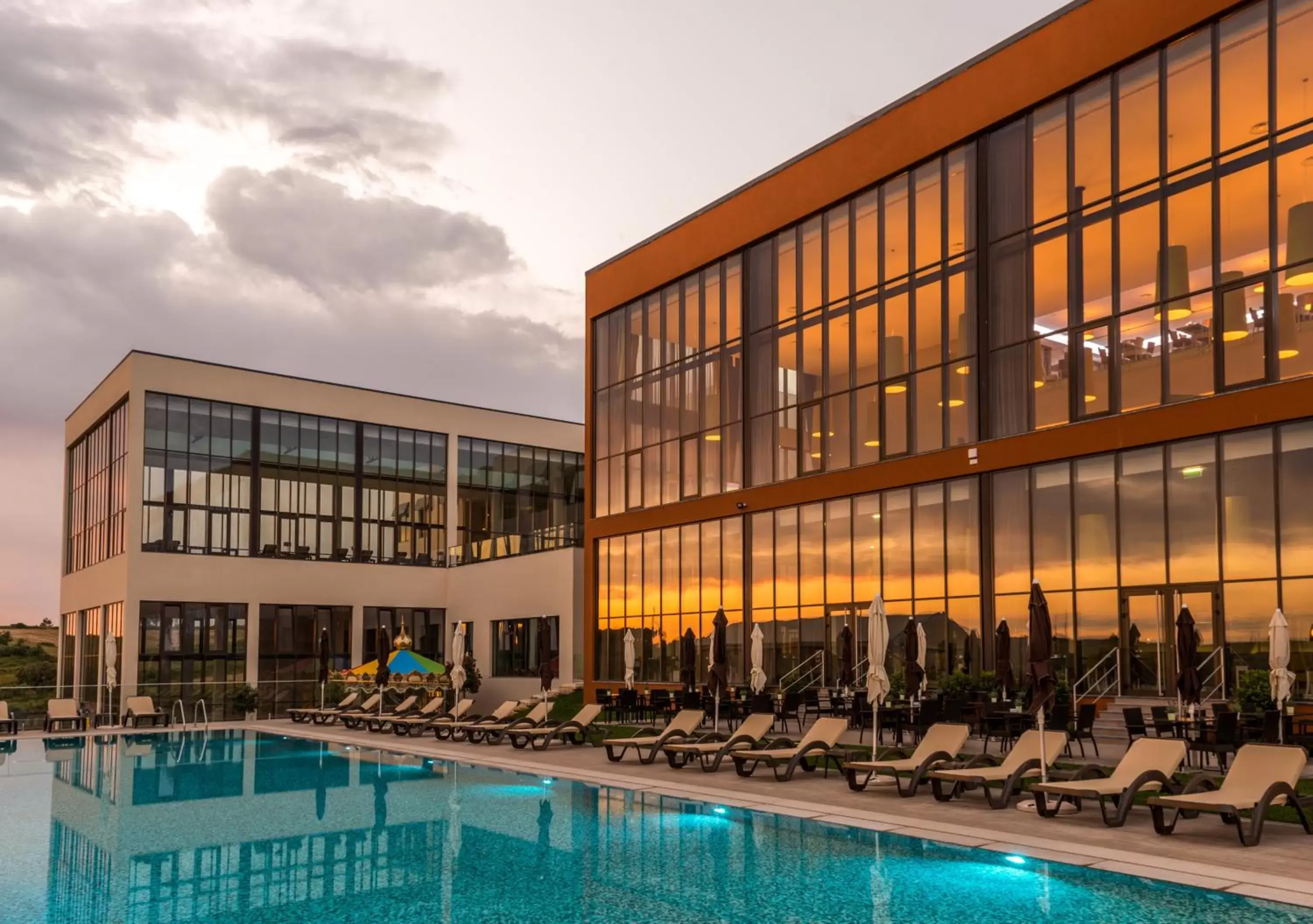 Swimming pool in Vila Gale Collection Sintra Swimming pool in Vila Gale Collection Sintra