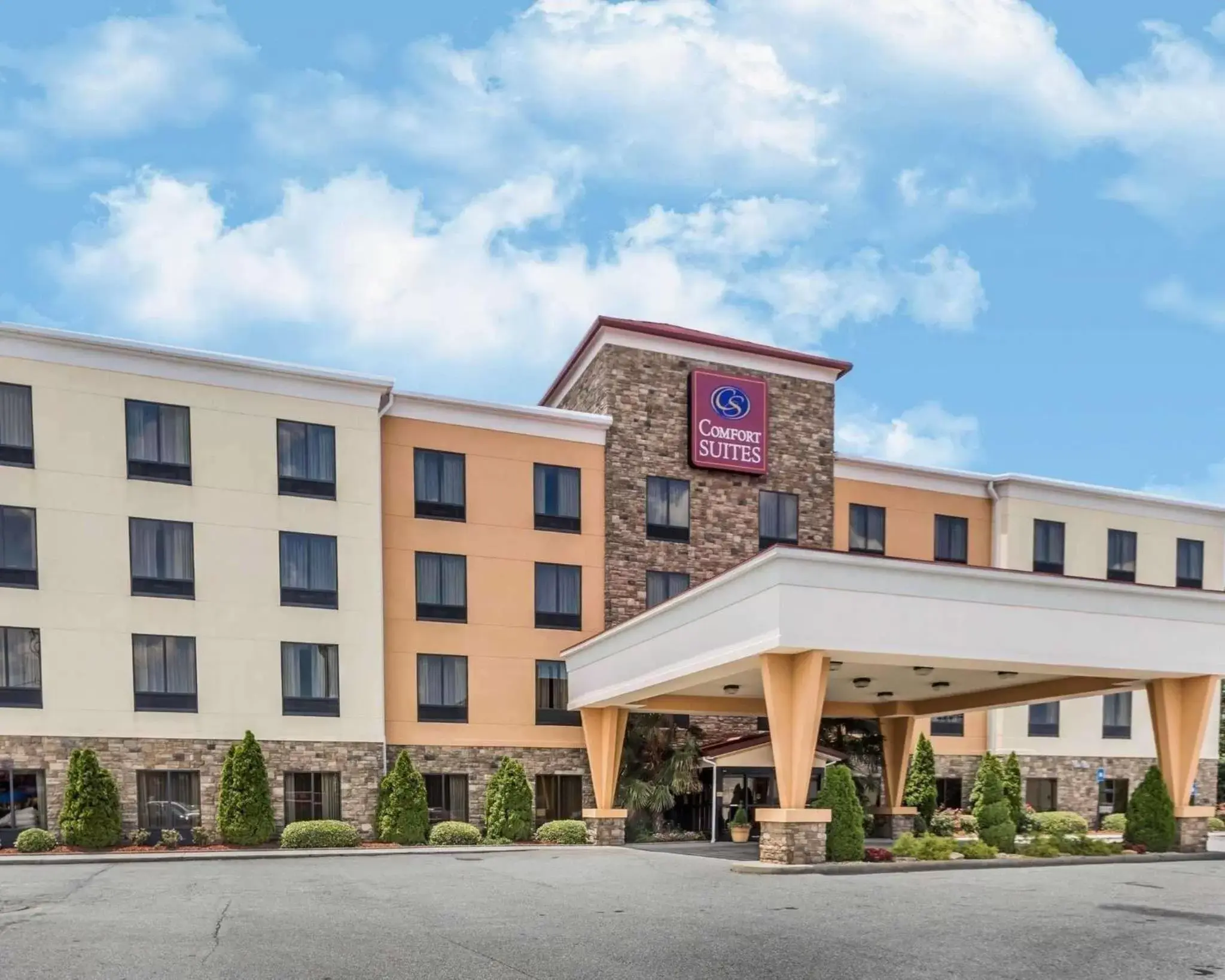 Property Building in Comfort Suites Commerce