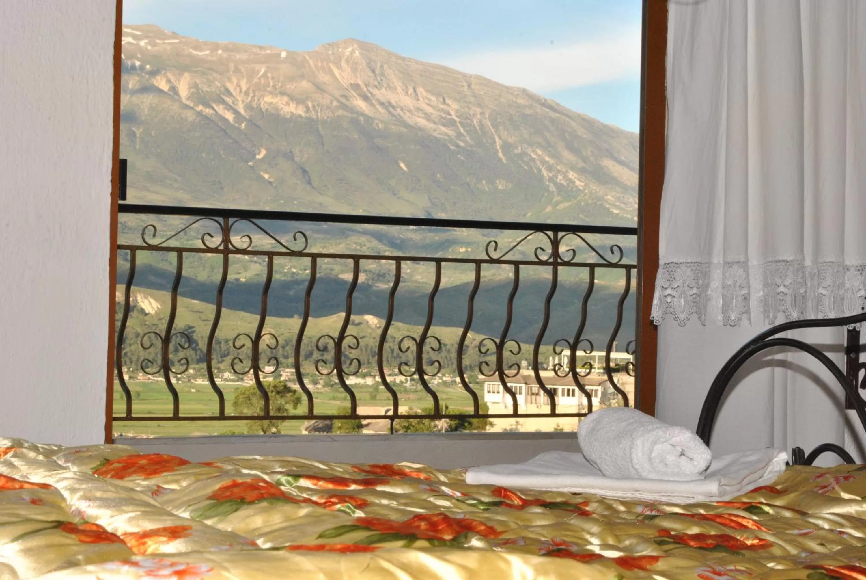 Mountain View in Guesthouse Mele