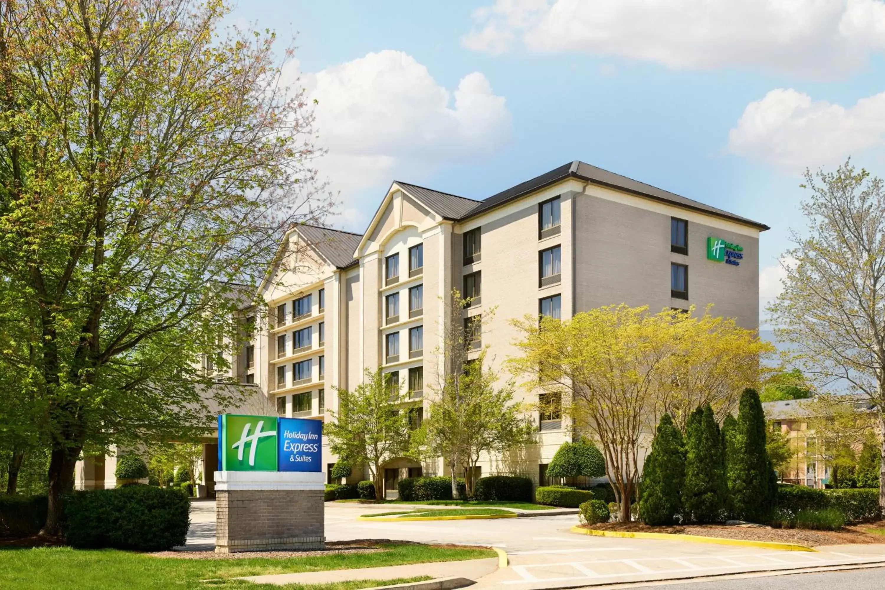 Property Building in Holiday Inn Express & Suites Alpharetta, an IHG Hotel