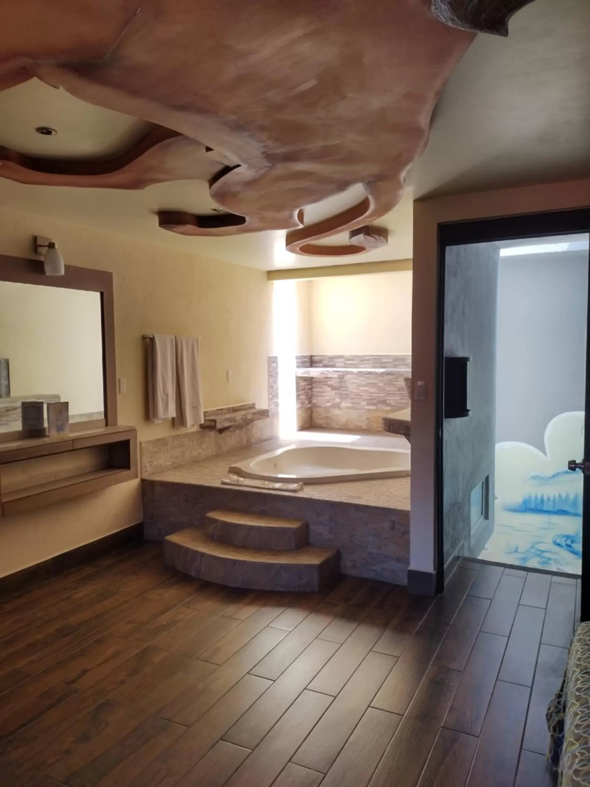 Hot Tub in Hotel & Villas 7