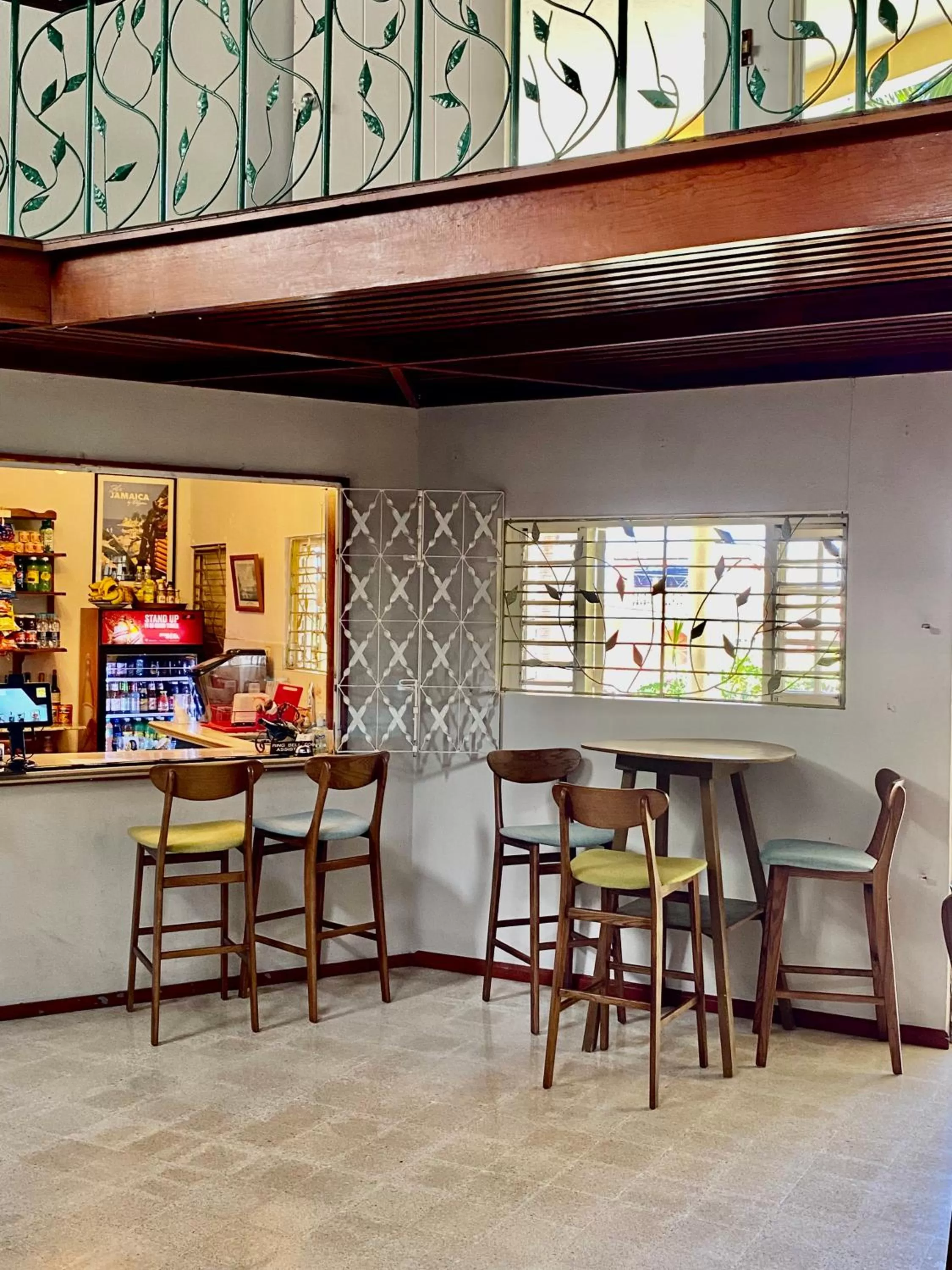 Lounge or bar, Restaurant/Places to Eat in The Blue Orchid B&B