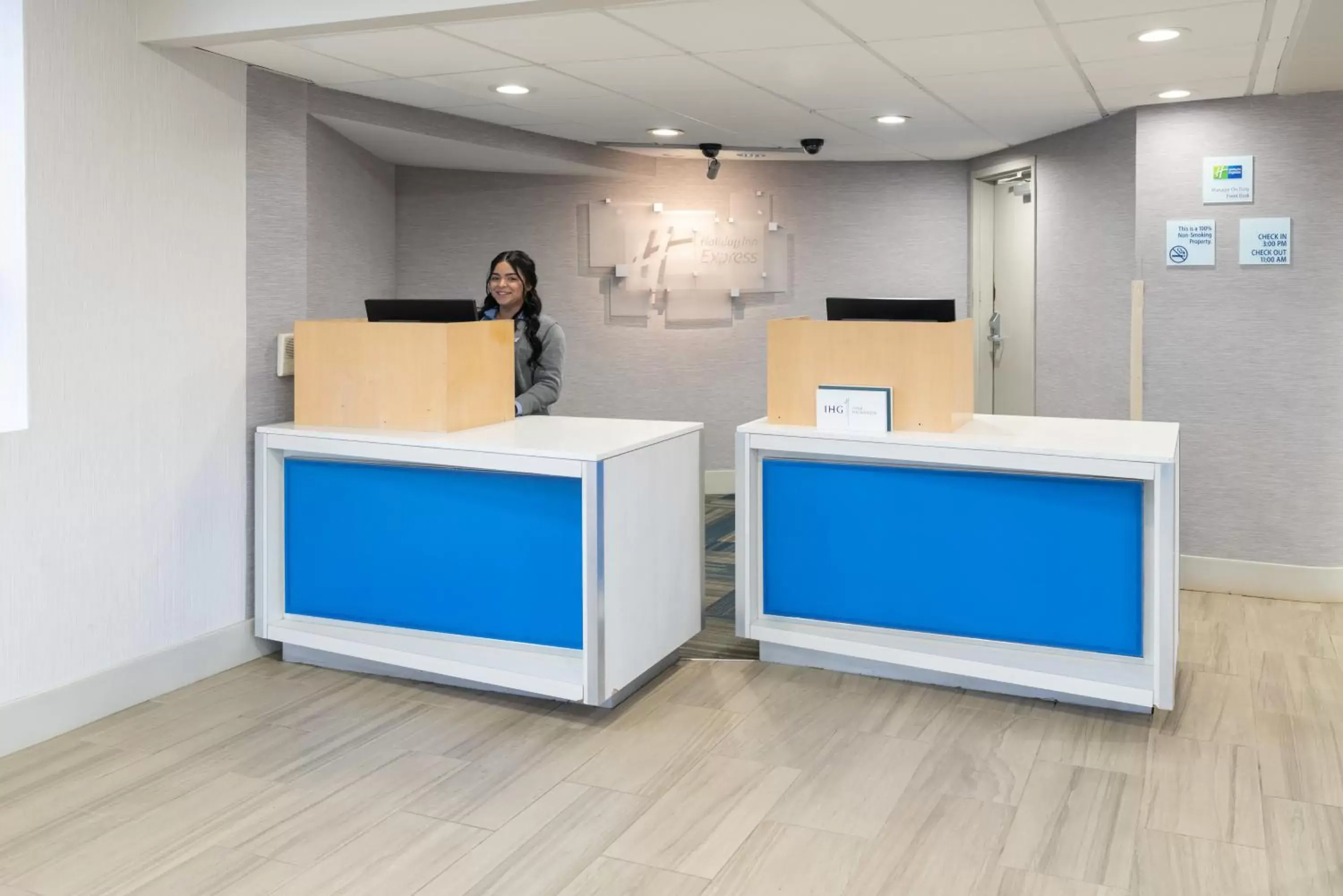 Property building, Lobby/Reception in Holiday Inn Express Rochester - Greece, an IHG Hotel