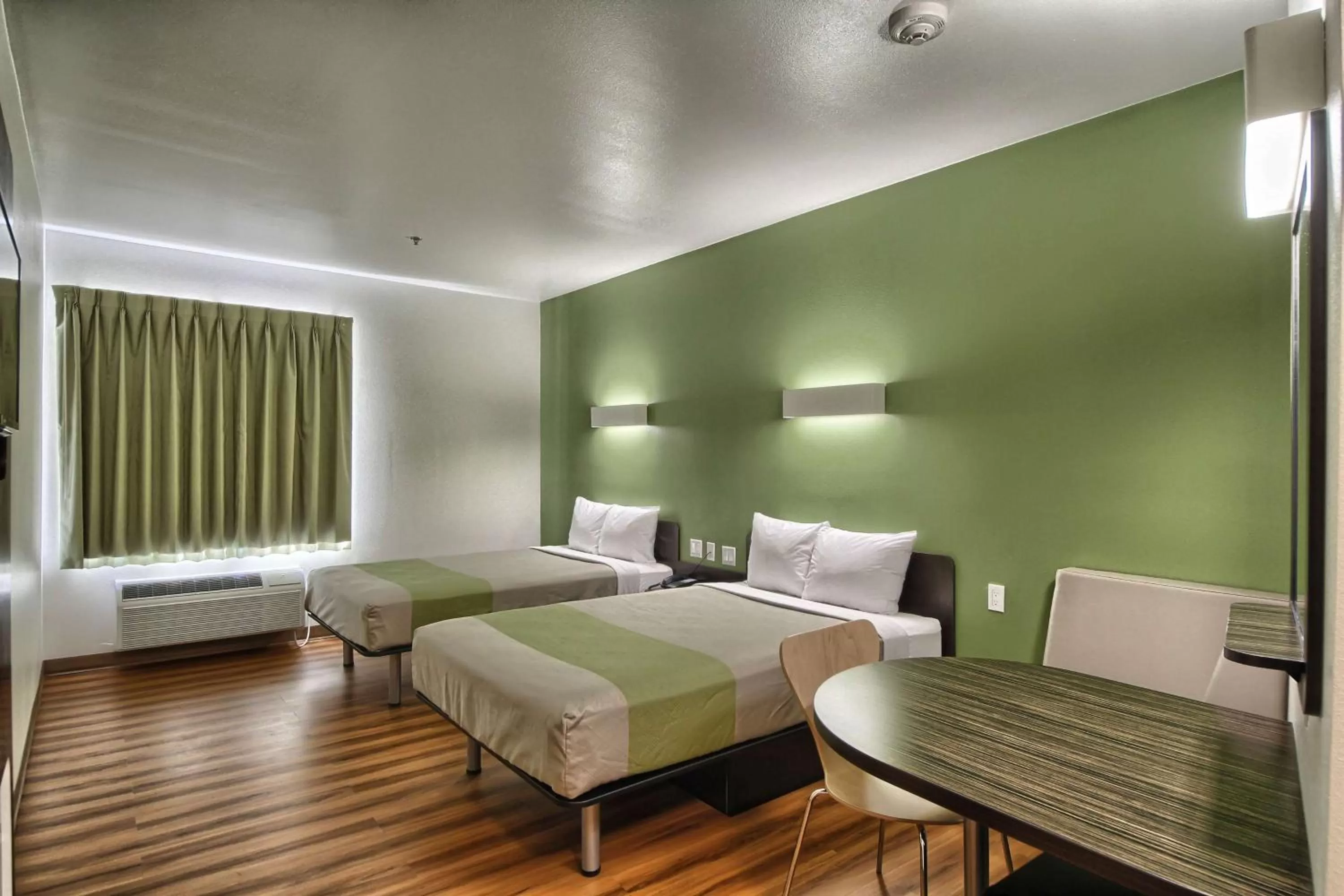 Photo of the whole room, Bed in Motel 6-Weslaco, TX