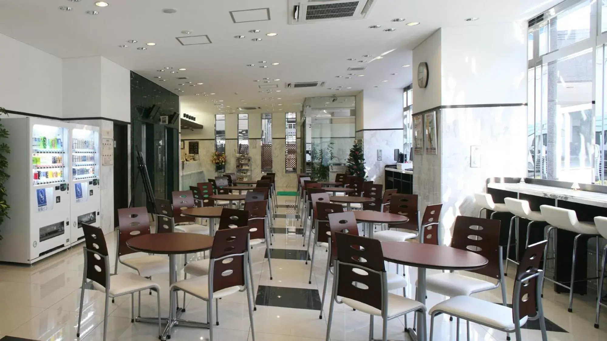 Lobby or reception, Restaurant/Places to Eat in Toyoko Inn Kitakami eki Shinkansen guchi