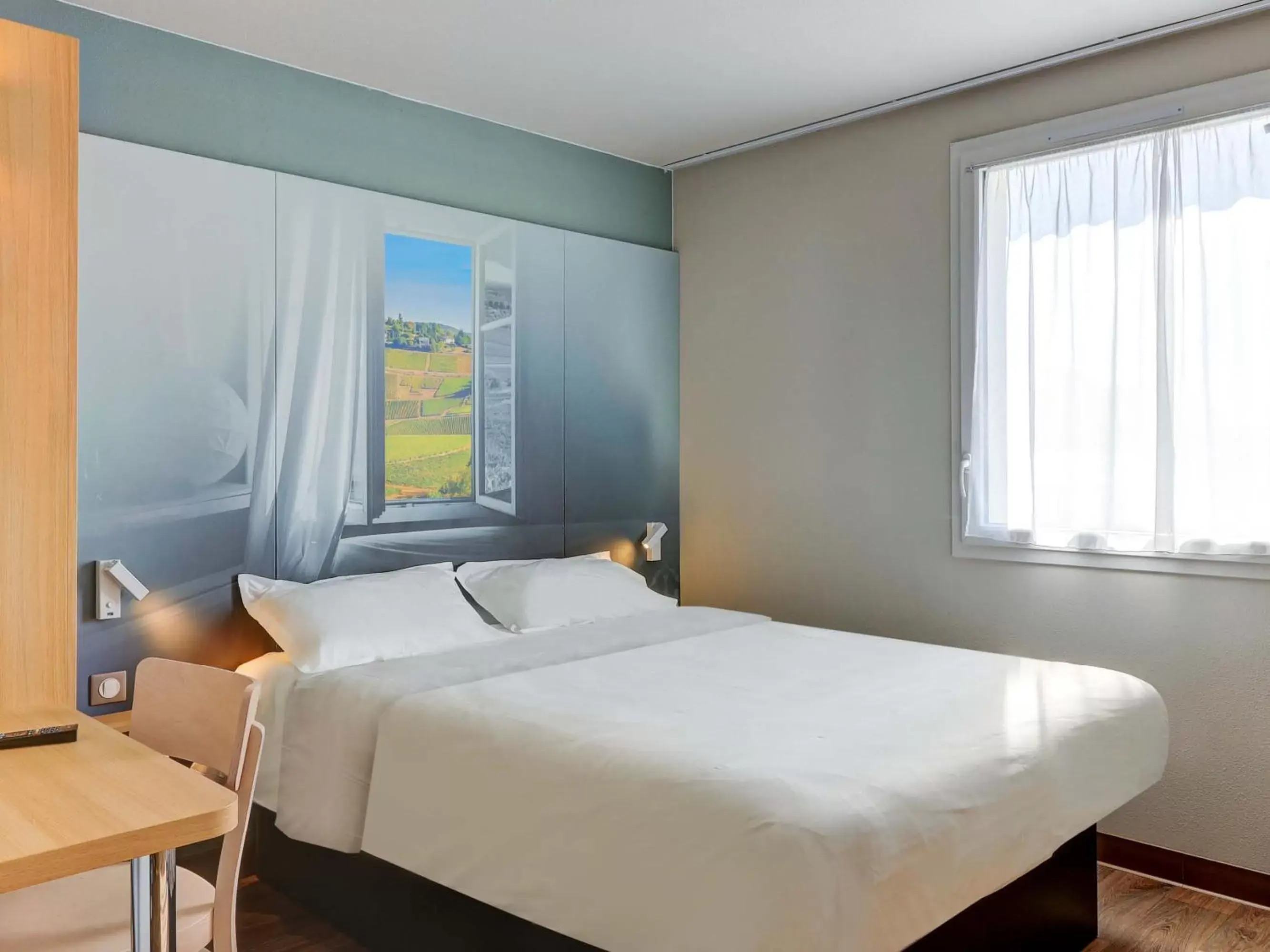 Bedroom, Bed in B&B HOTEL Le Creusot Montchanin