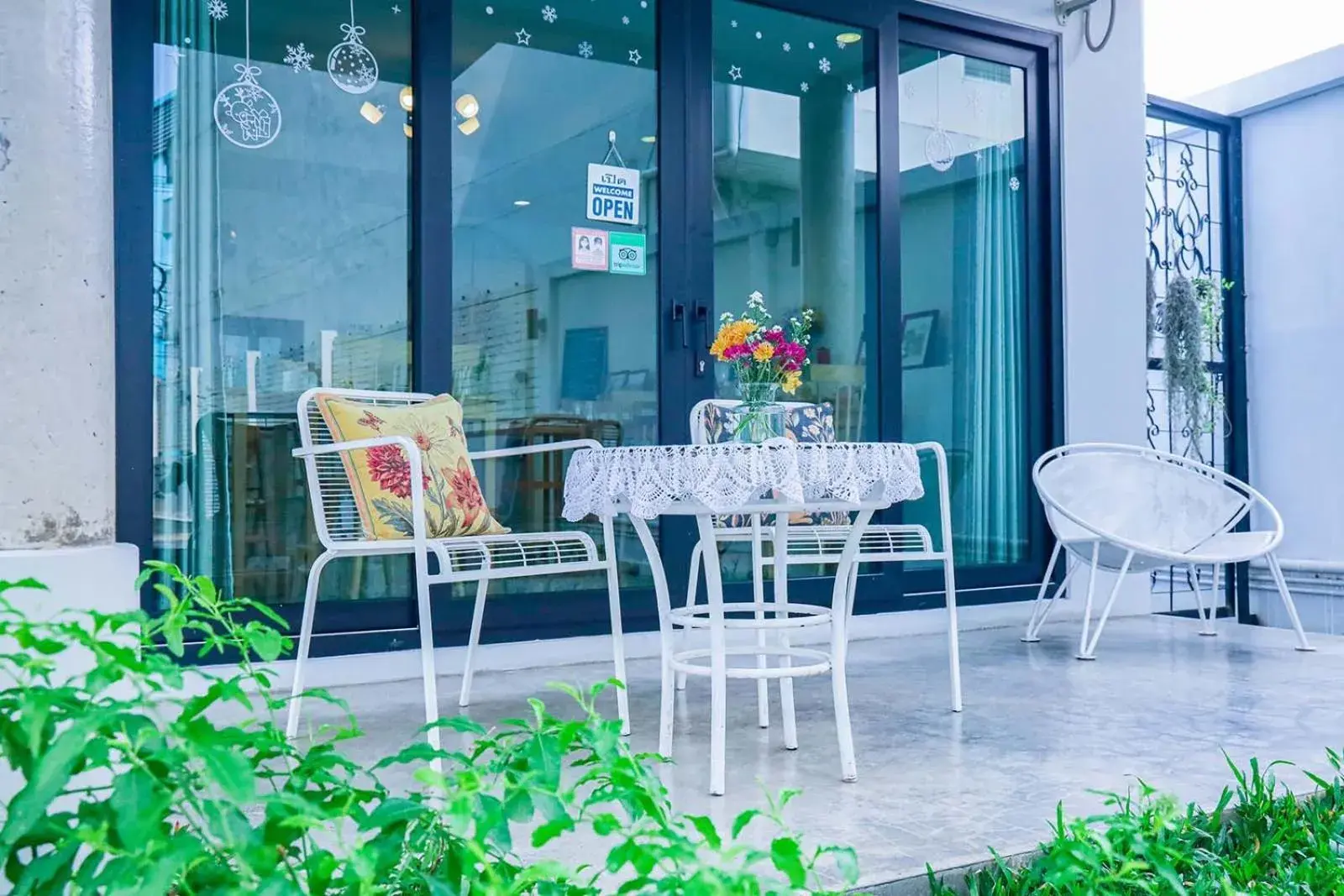 Inner courtyard view, Restaurant/Places to Eat in Jamjuree Home