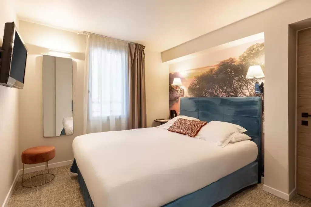 Bed in Best Western Hotel & SPA Coeur De Cassis