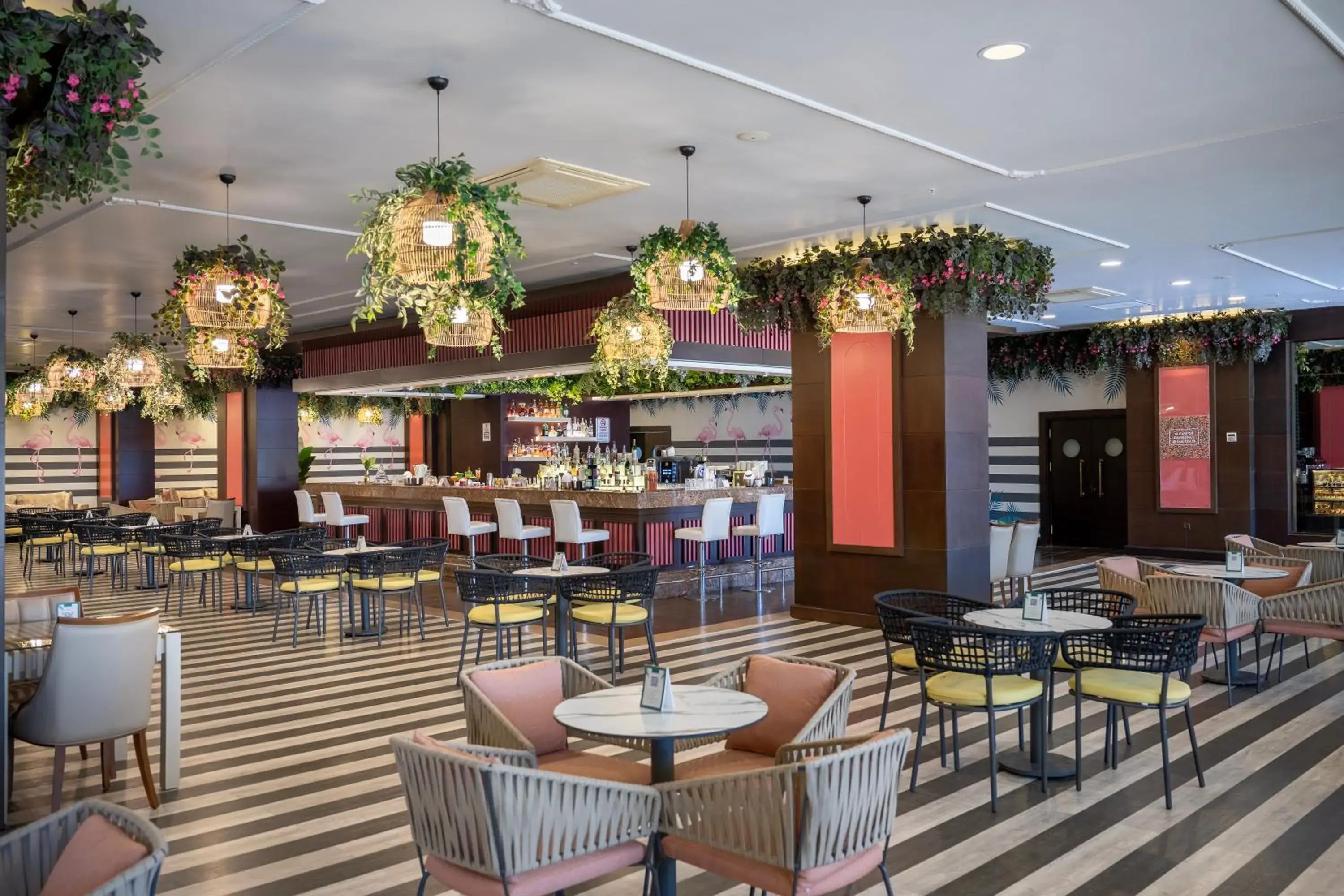 Lounge or bar in Megasaray Westbeach Antalya Lounge or bar in Megasaray Westbeach Antalya