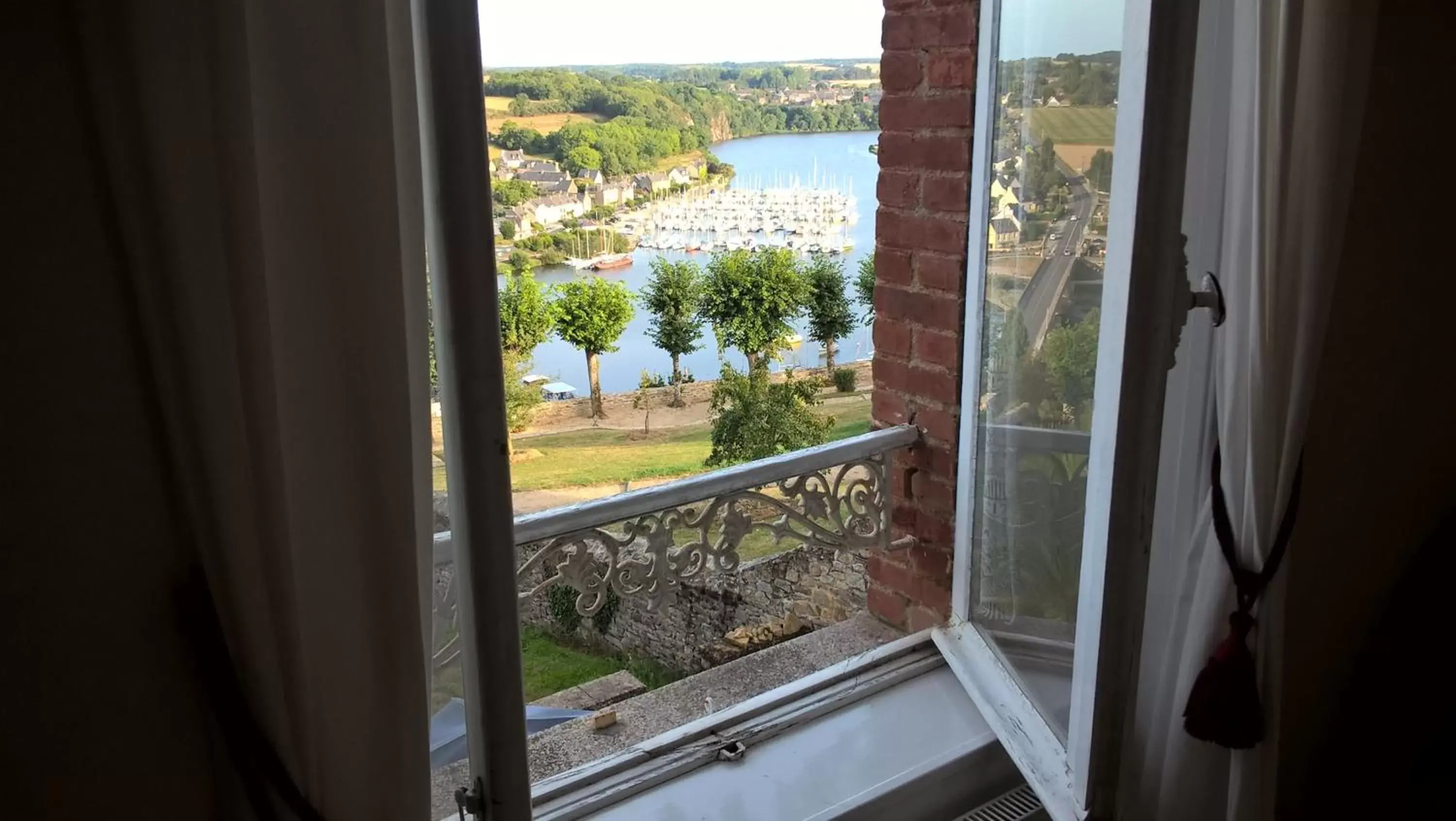 River view in Vue sur la Rance