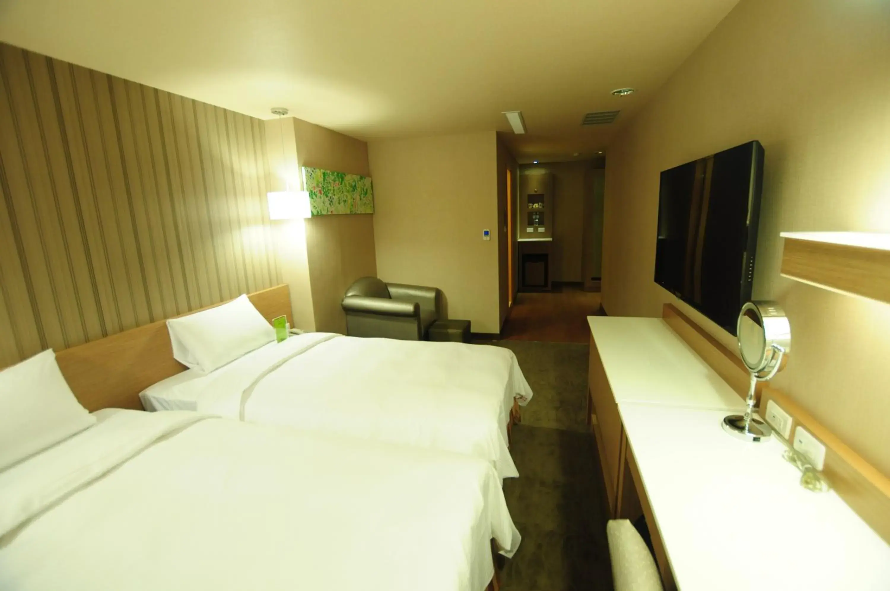 Street view, Bed in Kindness Hotel - Kaohsiung Jue Ming