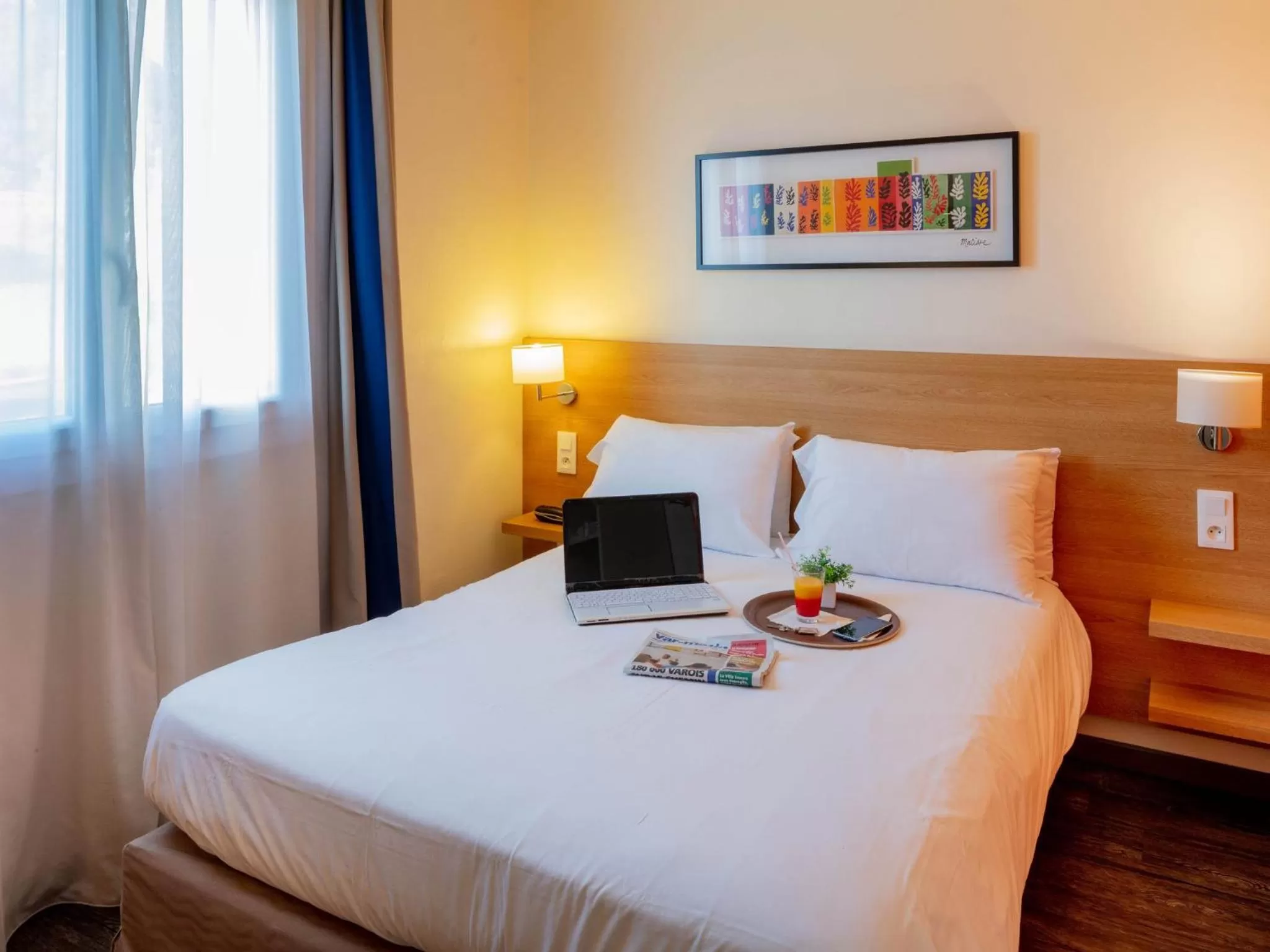 Standard Double Room in Noemys Toulon La Valette - Hotel restaurant avec piscine